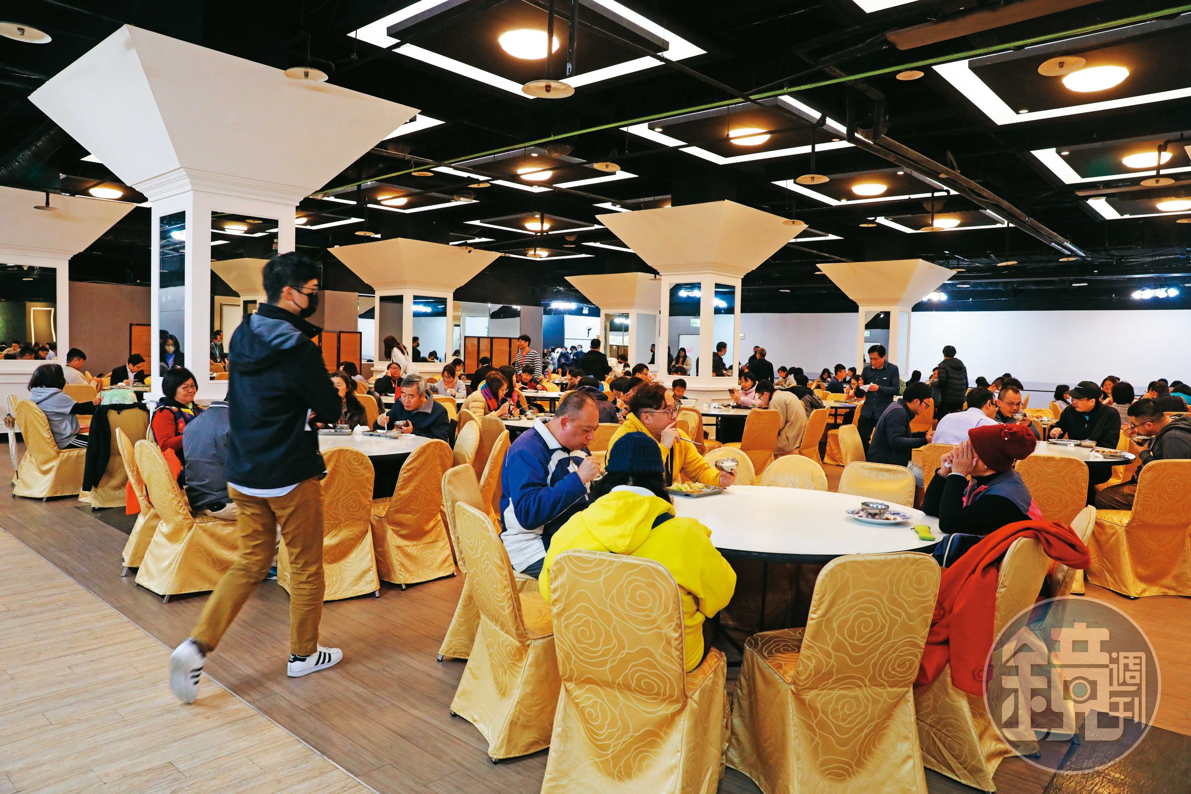 北市府員工餐廳也開放給一般民眾入內用餐，由於價格實惠還被鄰近上班族戲稱為「信義區小確幸」。