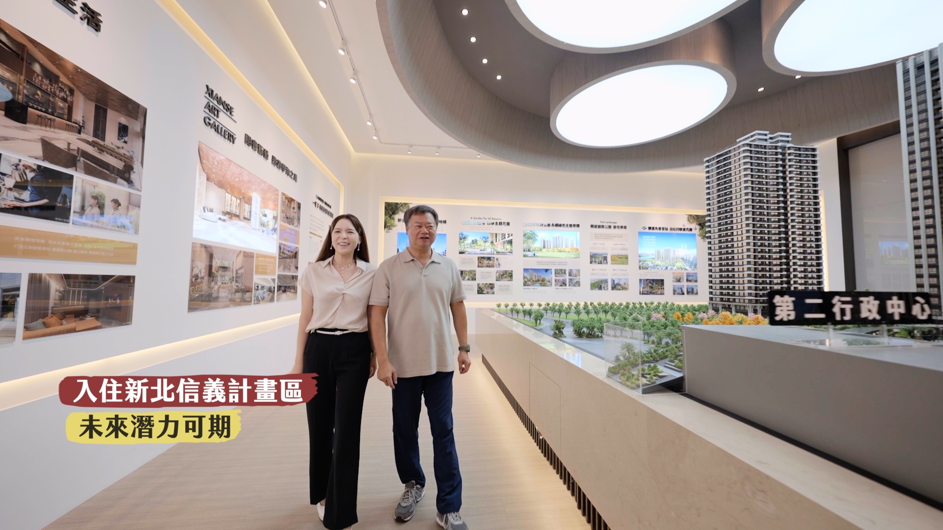 退休教師陳重銘(右)運用靈活的投資理財觀念達成財富自由，退休生活十分愜意樂活。