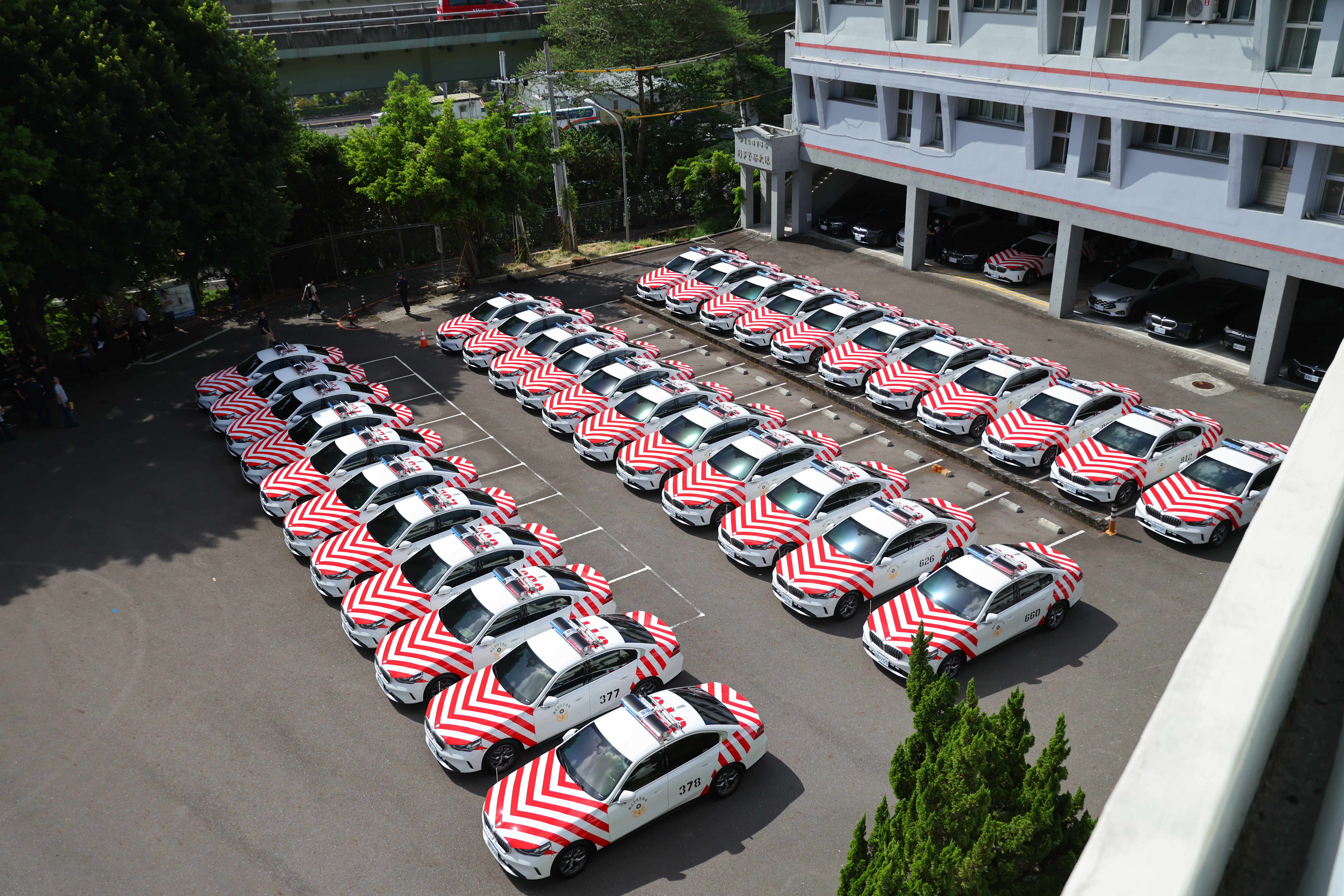 國道警方採購34輛BMW 520i警用車輛，耗資6,800萬元。（警方提供）