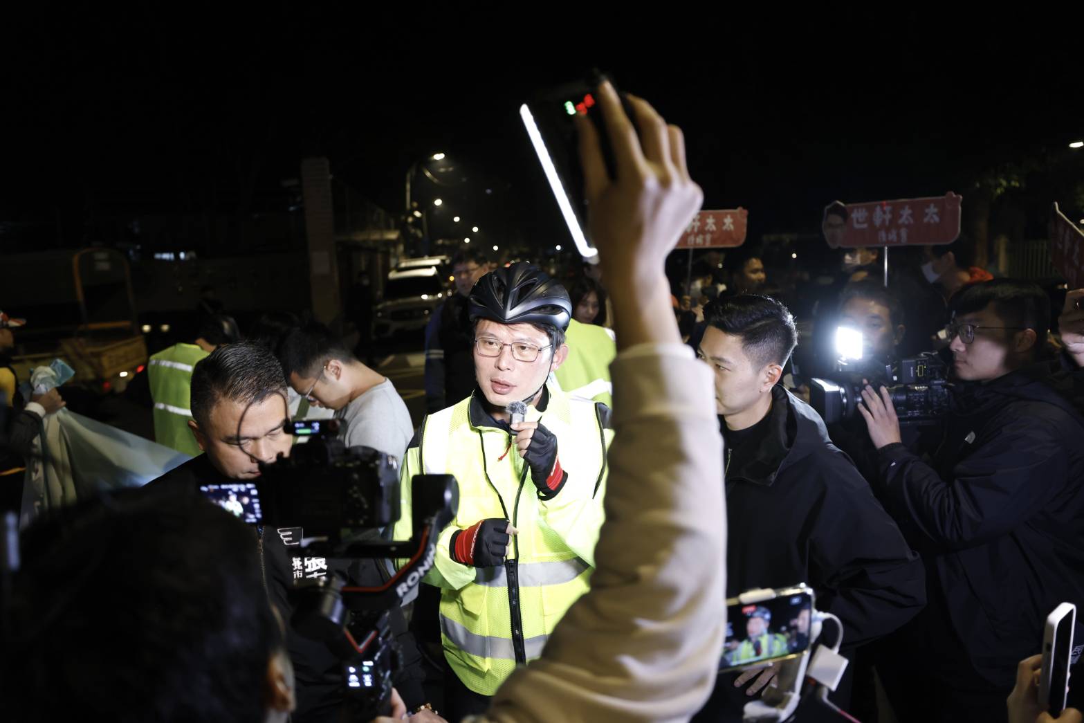 民眾黨今日舉行一日北高活動，由黨主席黃國昌率隊。