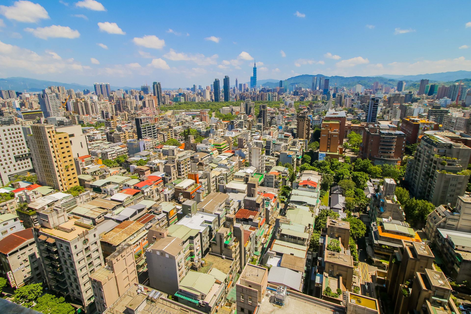 永慶房屋盤點近10年來台北市三種不同總價帶的單價和坪數變化，發現總價帶越低的房屋，平均單價的漲幅和平均坪數的跌幅都更為劇烈。(房市示意圖)