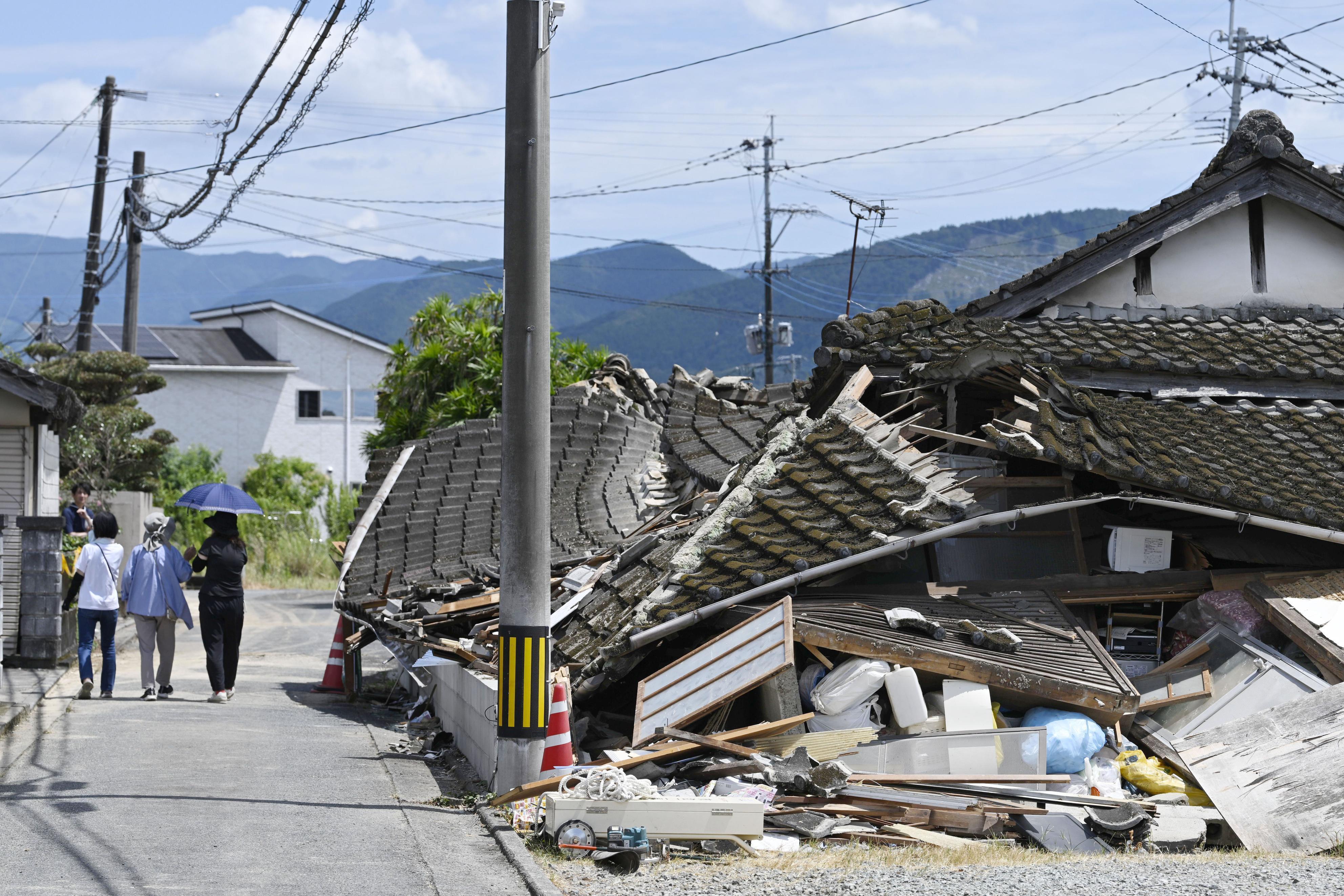 熊本發生7.1強震，多處地區傳出災情，台灣超商也與公益團體發起募款行動。（東方IC）