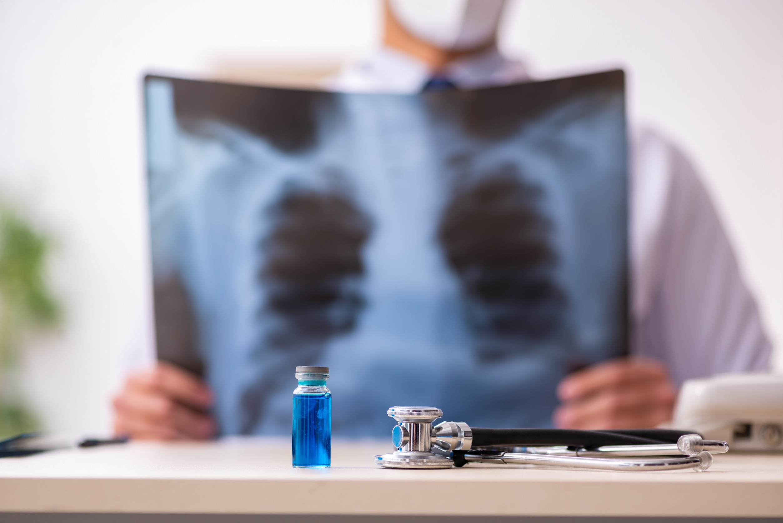 隨著醫療科技的發達，現今肺癌的治療選擇已越來越多元，即便肺癌晚期的病人，亦有機會透過新藥治療提升存活期。