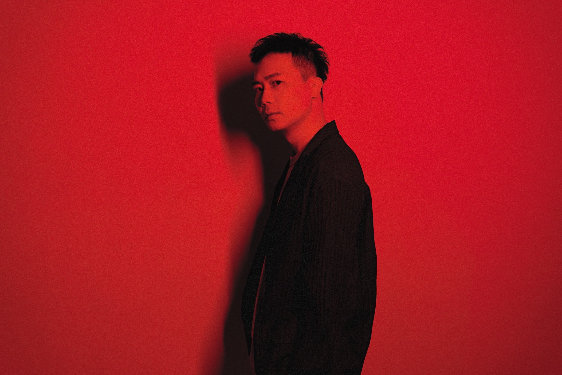 至少他沒在最黑暗的黑暗裡溺水。現在蕭秉治懂得與自己的憂鬱與黑暗共處。