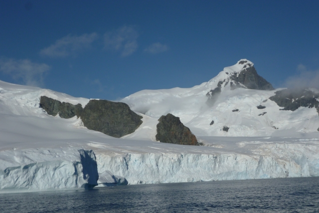 Google地球的衛星照片拍到南極出現巨型人臉，令網友嘖嘖稱奇。（示意圖 photoAC）
