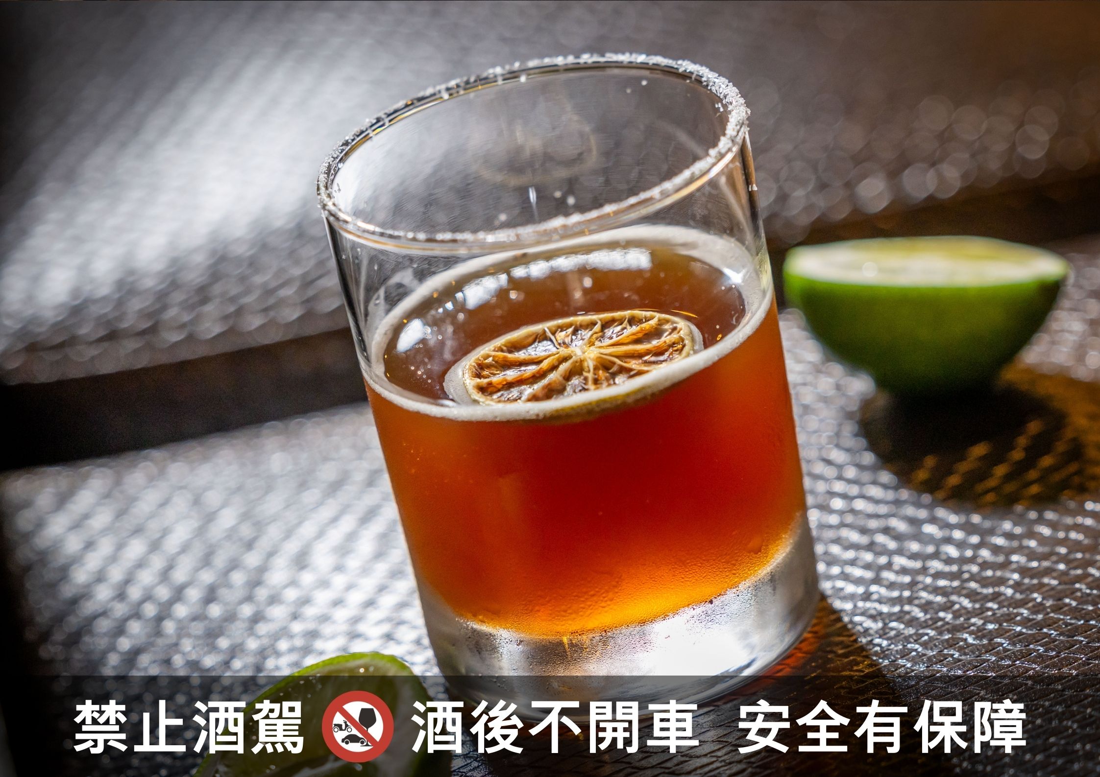 變奏版的長島冰茶「長島冰茶II」以咖啡酒與檸檬汁，取代可樂。（500元／杯）（異塵提供）