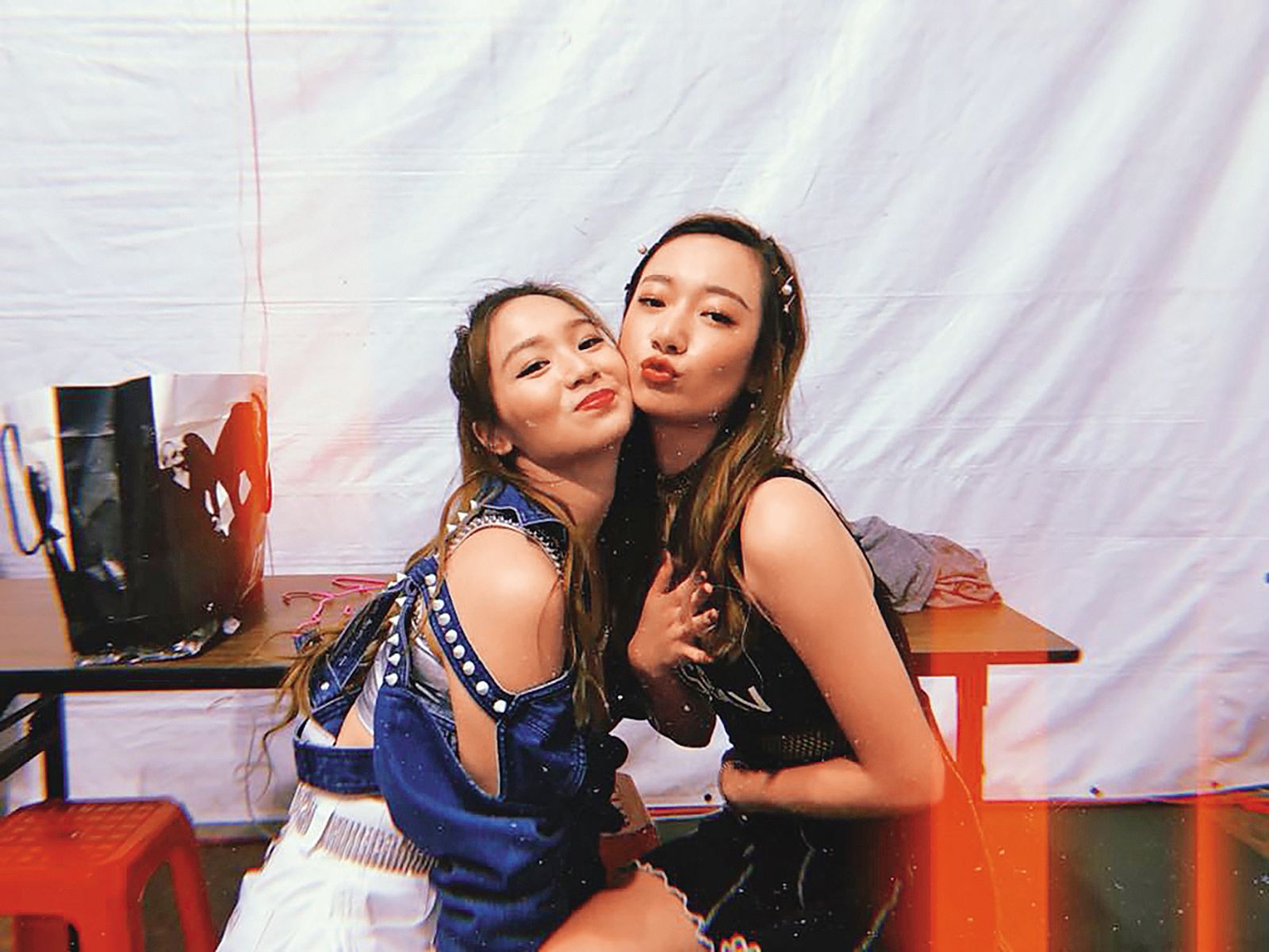 吳卓源（右）與陳芳語（左）曾是閨密，但後來鬧翻，如今也不再是同門師姐妹的關係。（翻攝自吳卓源臉書）