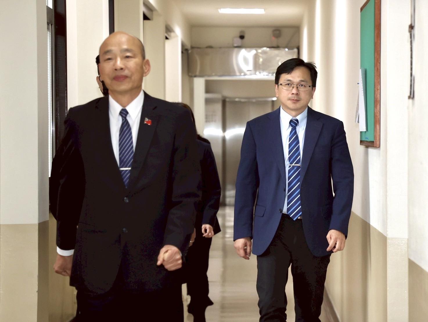 卓揆拋「謝謝中油說」，韓辦主任許原榮開轟。（取自許原榮臉書）