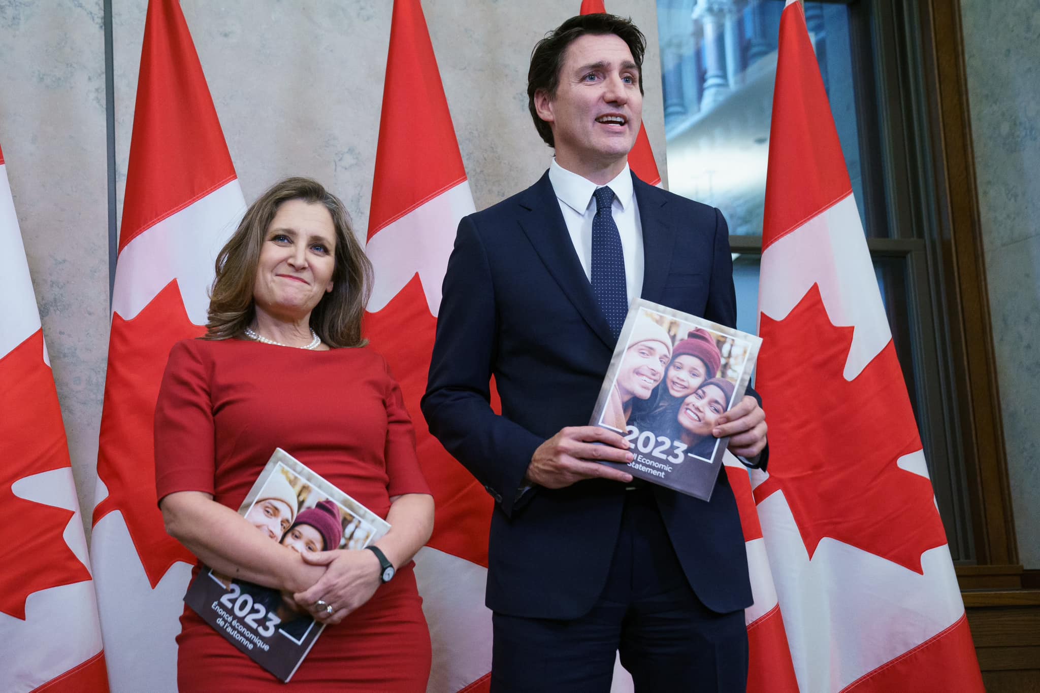 加拿大副總理兼財政部長方慧蘭（左）週一宣布7月2日起將針對中國電動車貿易審查進入30天磋商期。右為加拿大總理杜魯道。（翻攝自Chrystia Freeland臉書）