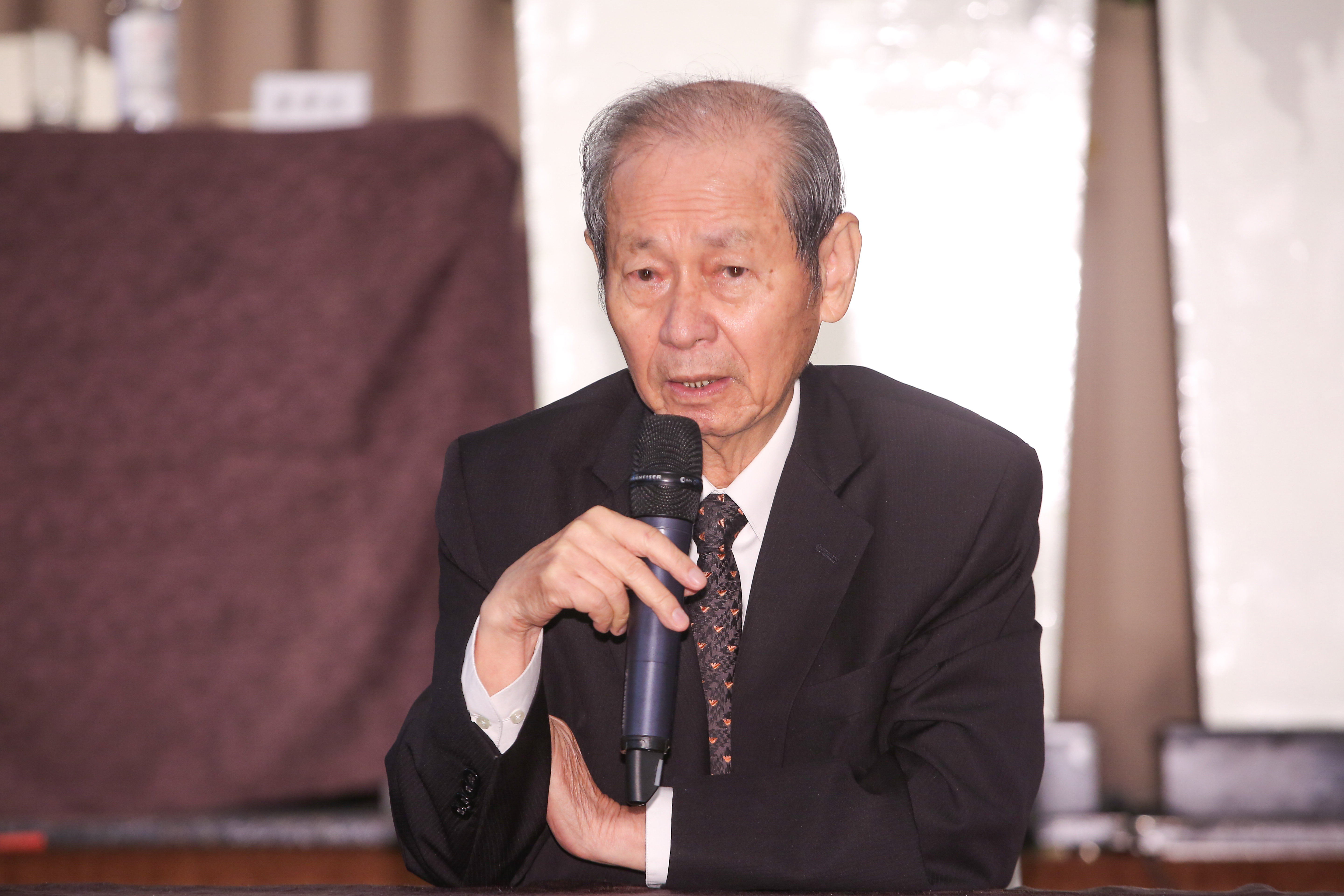 台塑化今日召開股東會，董事長陳寶郎對後市看法樂觀。