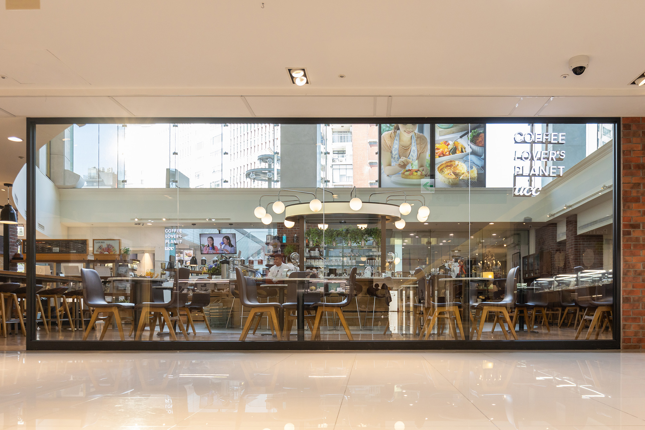 隨著SOGO敦化館將於年底熄燈，「COFFEE LOVER's PLANET」預計在年底會移進SOGO大巨蛋Garden City推出全新旗艦店。