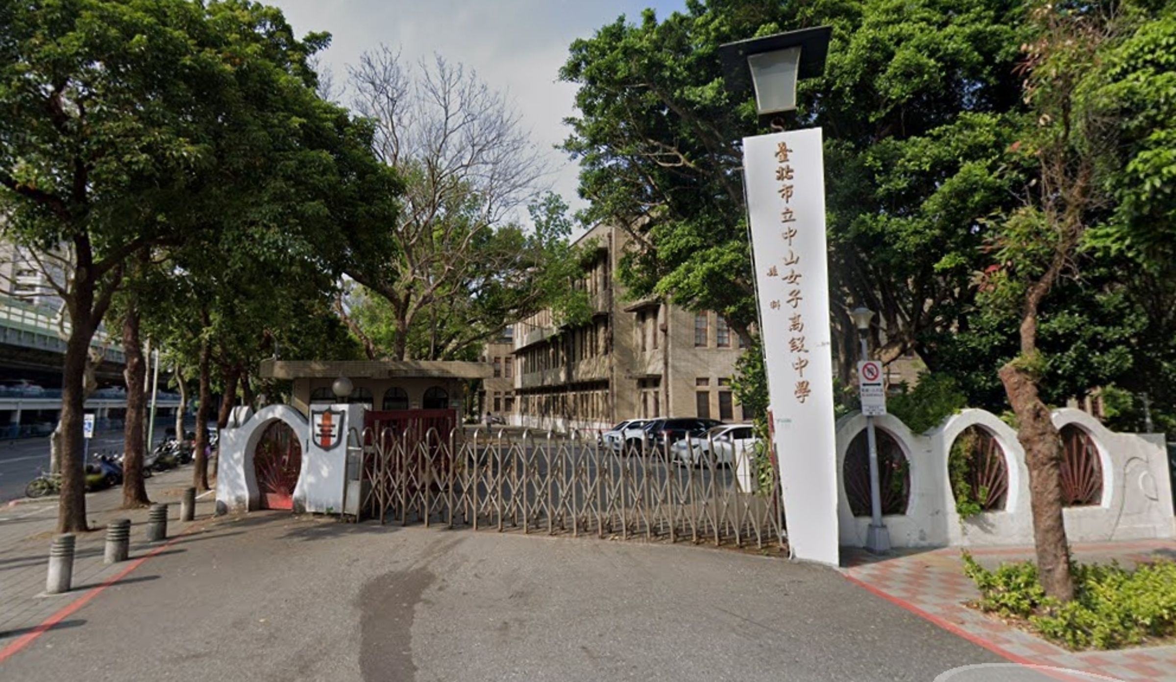 馬英九基金會邀請中生團訪台,日前到了中山女高參訪,中媒形容馬龍如「唐僧進盤絲洞」,引發爭議。(翻攝google maps)
