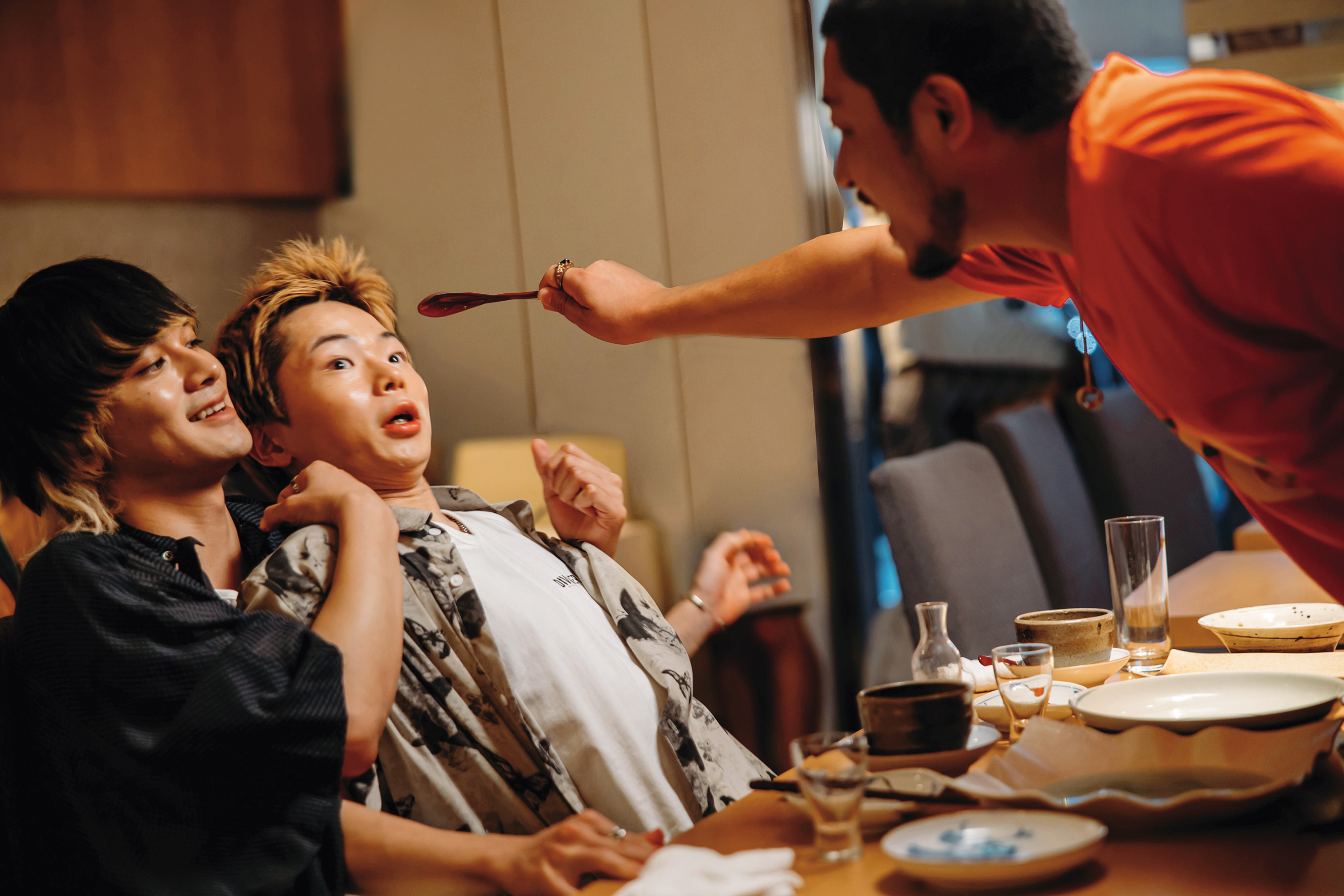 3名誆騙他人出售身分的犯罪集團分子遭上司背叛及道德因素，展開72小時東京大逃亡。（好威映象提供）