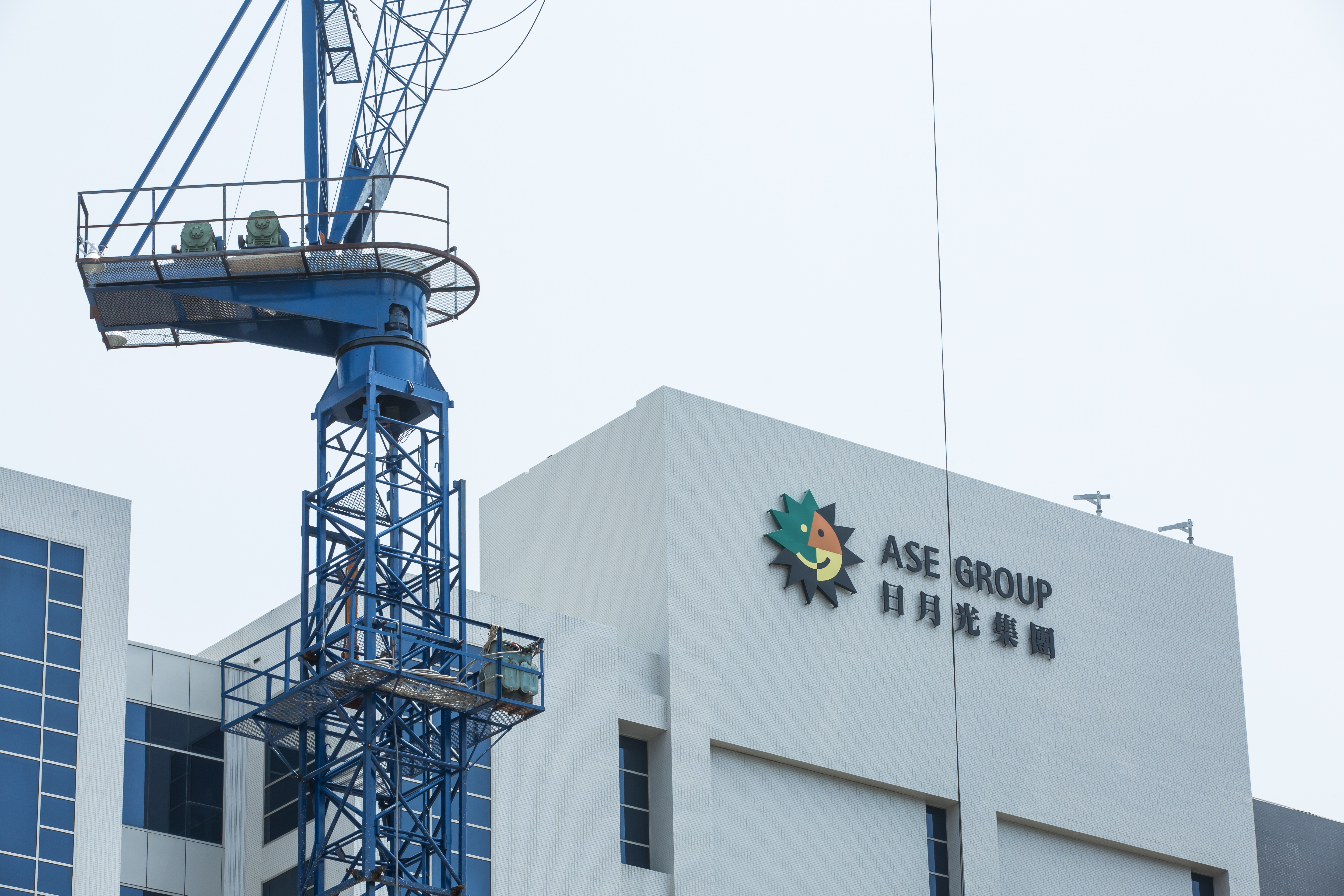 日月光通過新的微間距互連技術突破小晶片整合障礙，並將持續突破極限以滿足小晶片整合需求，解此降低客戶整體製造成本並加快上市時間。