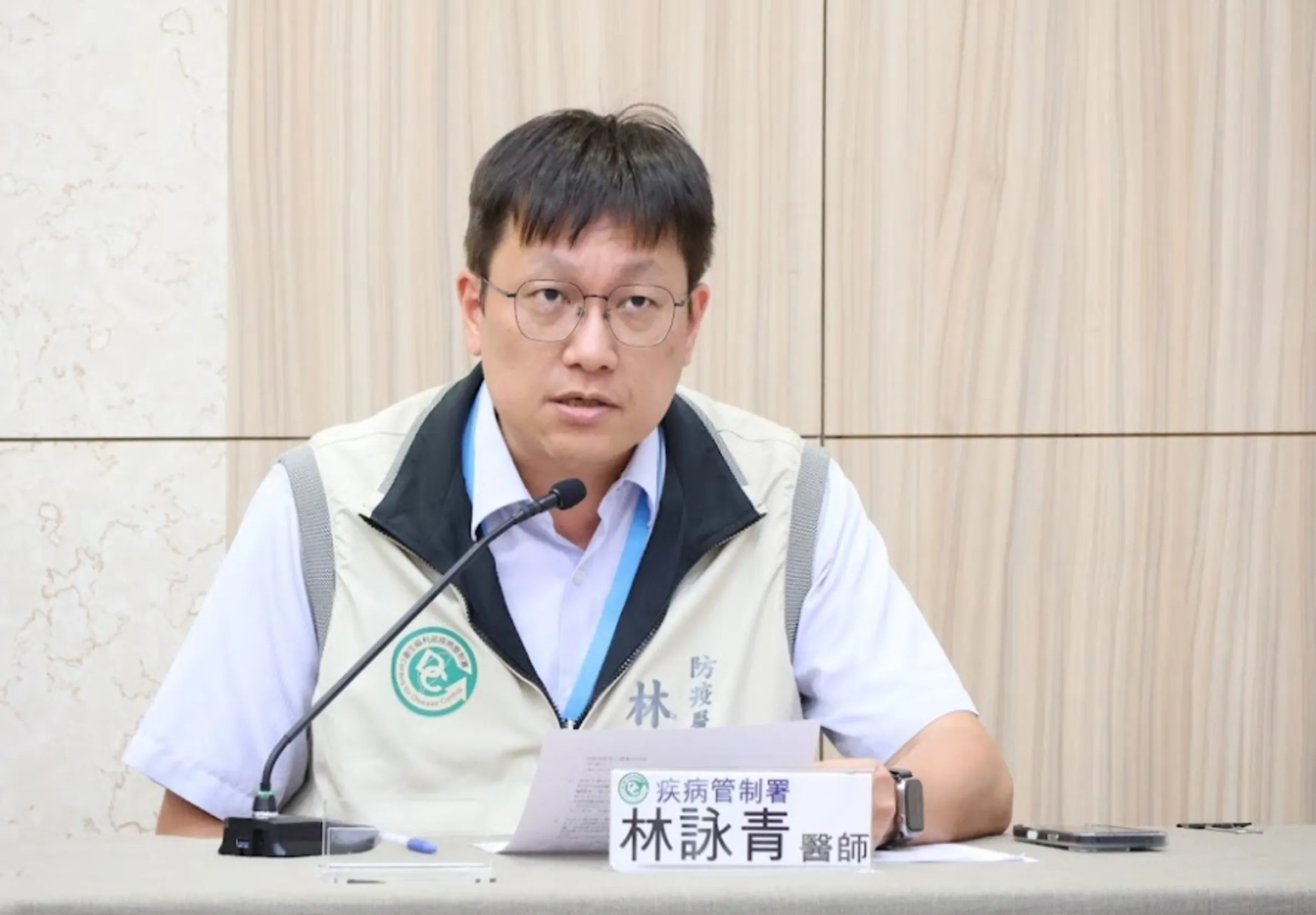 防疫醫師林詠青說明，萊姆病是一種人畜共通傳染病，藉由被感染的蜱蟲叮咬而傳播，不會人傳人；潛伏期為3至30 天，70%至80%感染者會出現遊走性紅斑。（疾管署提供）