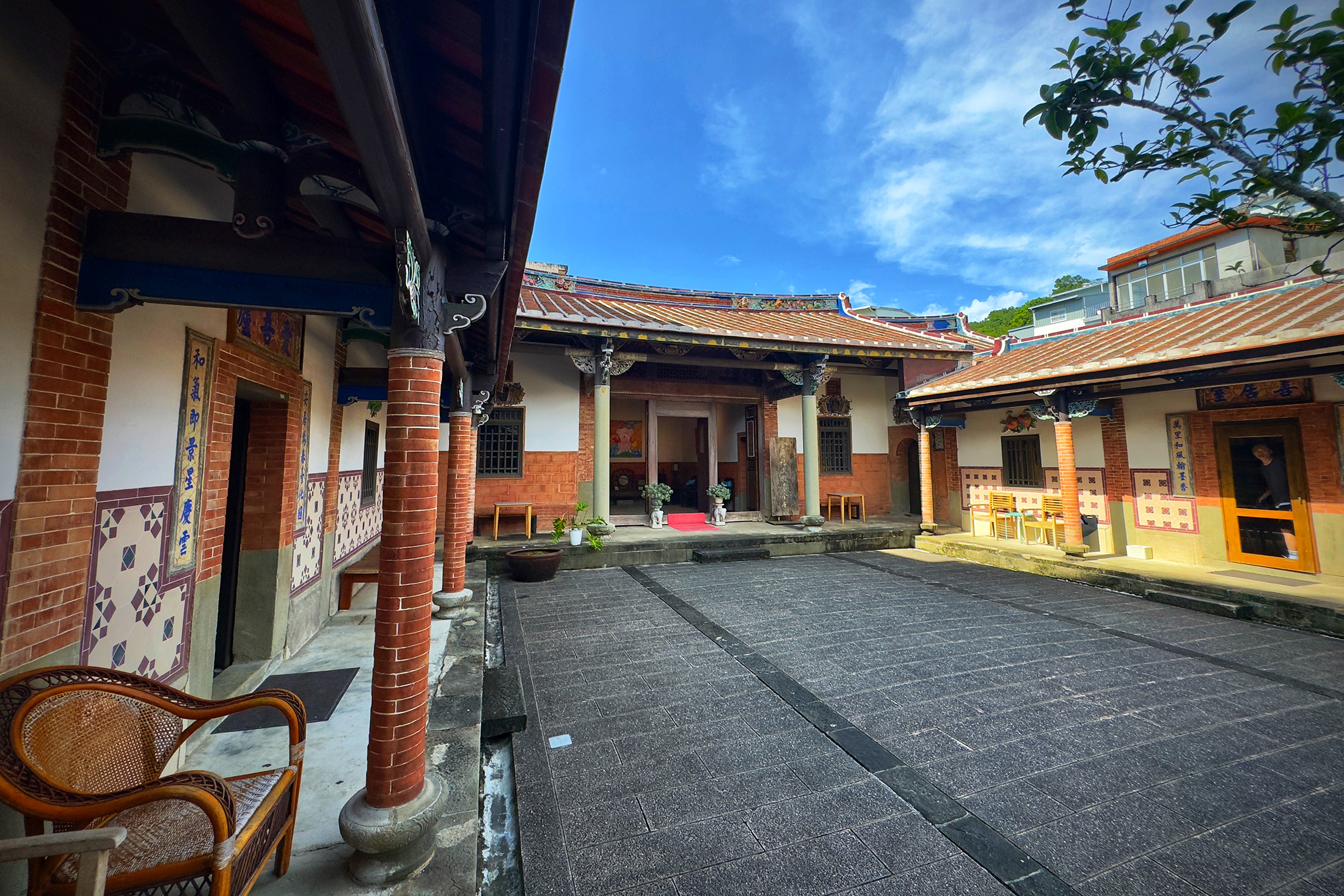 新天井位在傳統三合院「忠恕堂」裡，這裡曾是一位秀才的家。（童心怡攝）