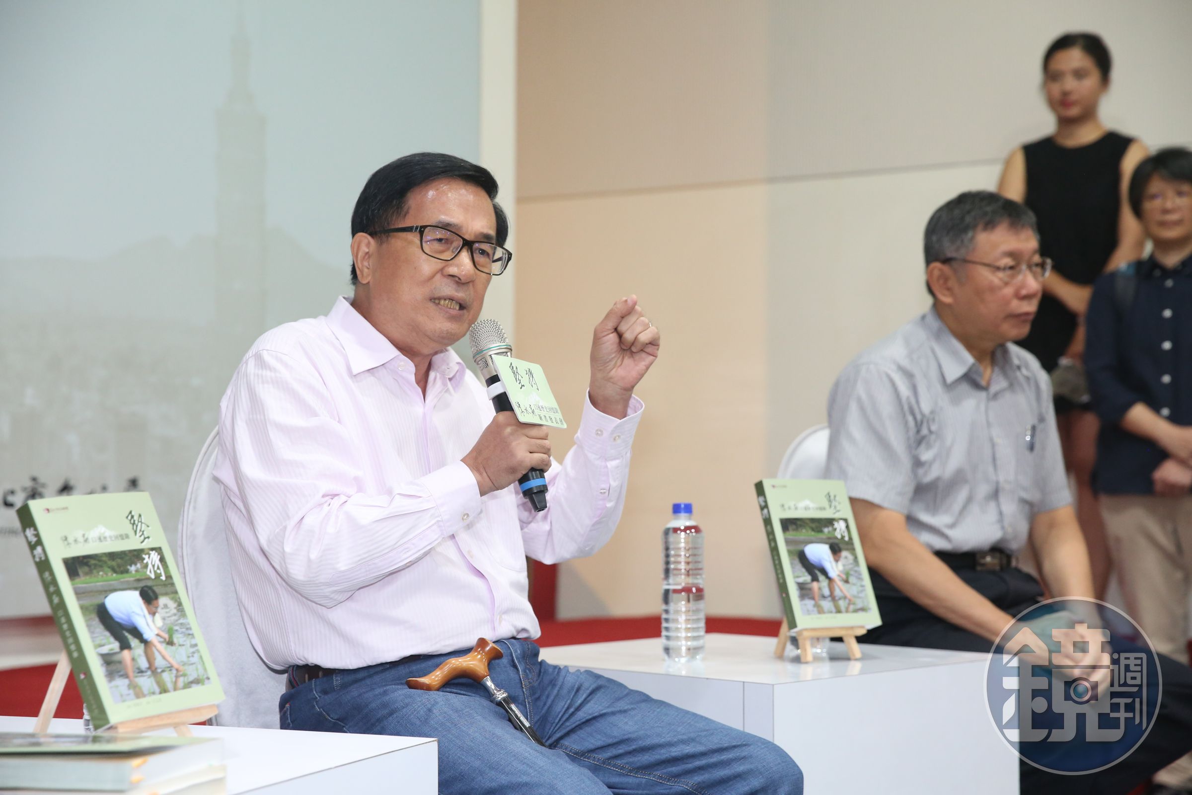 被認定因失智、帕金森氏症及有生命危險,無法服刑及出庭針對貪污案答辯的前總統陳水扁,2019年還曾新書發表。(本刊資料照)