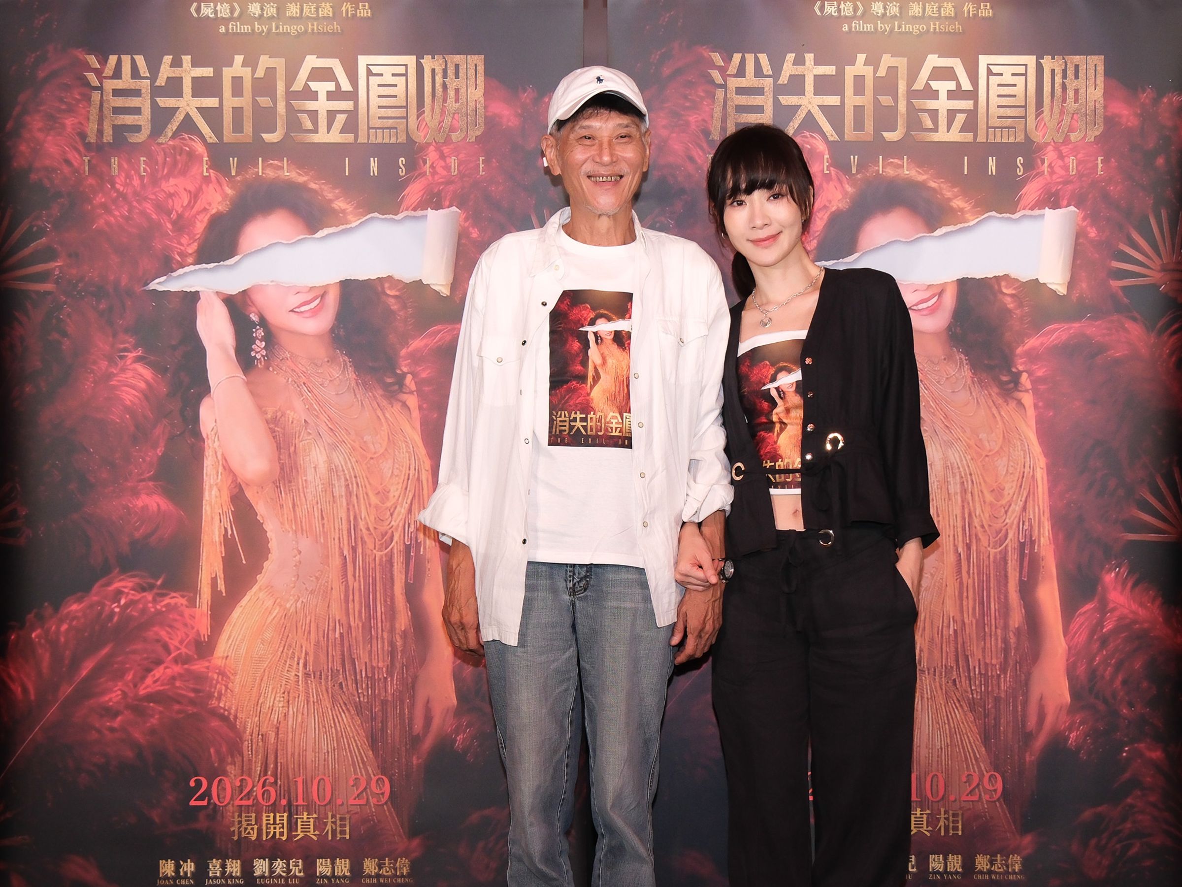 喜翔與陽靚出席《消失的金鳳娜》試片後聯訪,2人片中暗通款曲上演大尺度親熱戲,喜翔更獻出大銀幕初吻。(大昇影業提供)