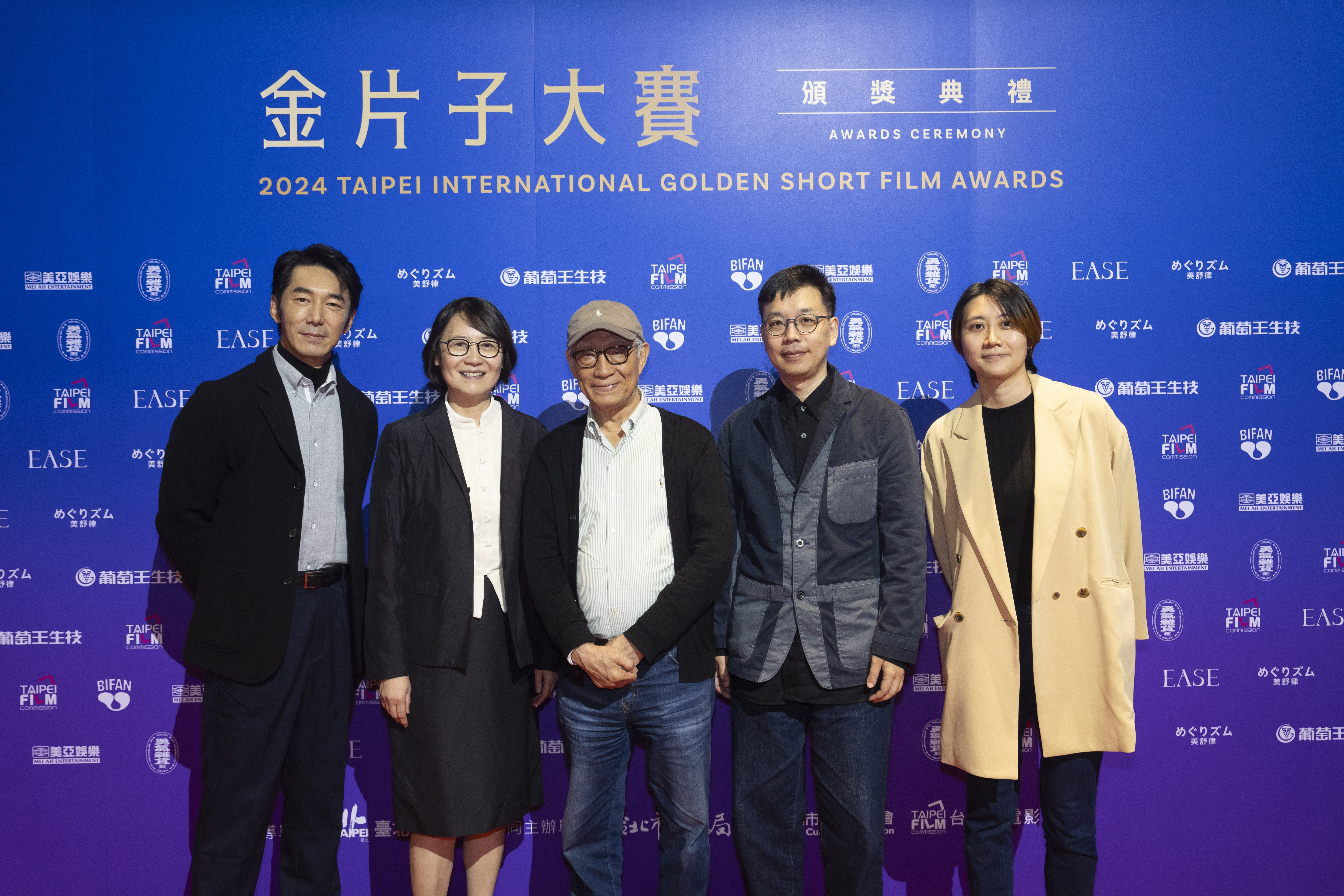 本屆金片子評審包括李李仁、黃文英、廖慶松、侯季然及黃綺琳等人，他們表示評審過程溫和，沒有爭執。（台北市影委會提供）
