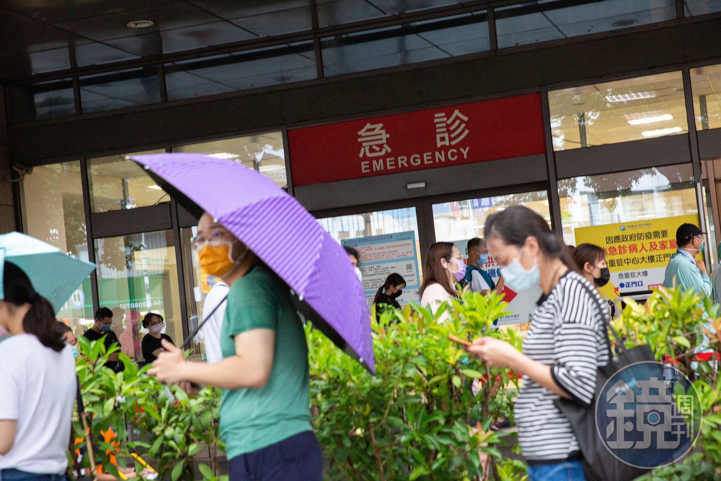 為分流急診病患減輕醫護壓力,高市府專款補助週末加開「呼吸道暨腸胃道專診」的醫院每診2萬元。(本刊資料照)