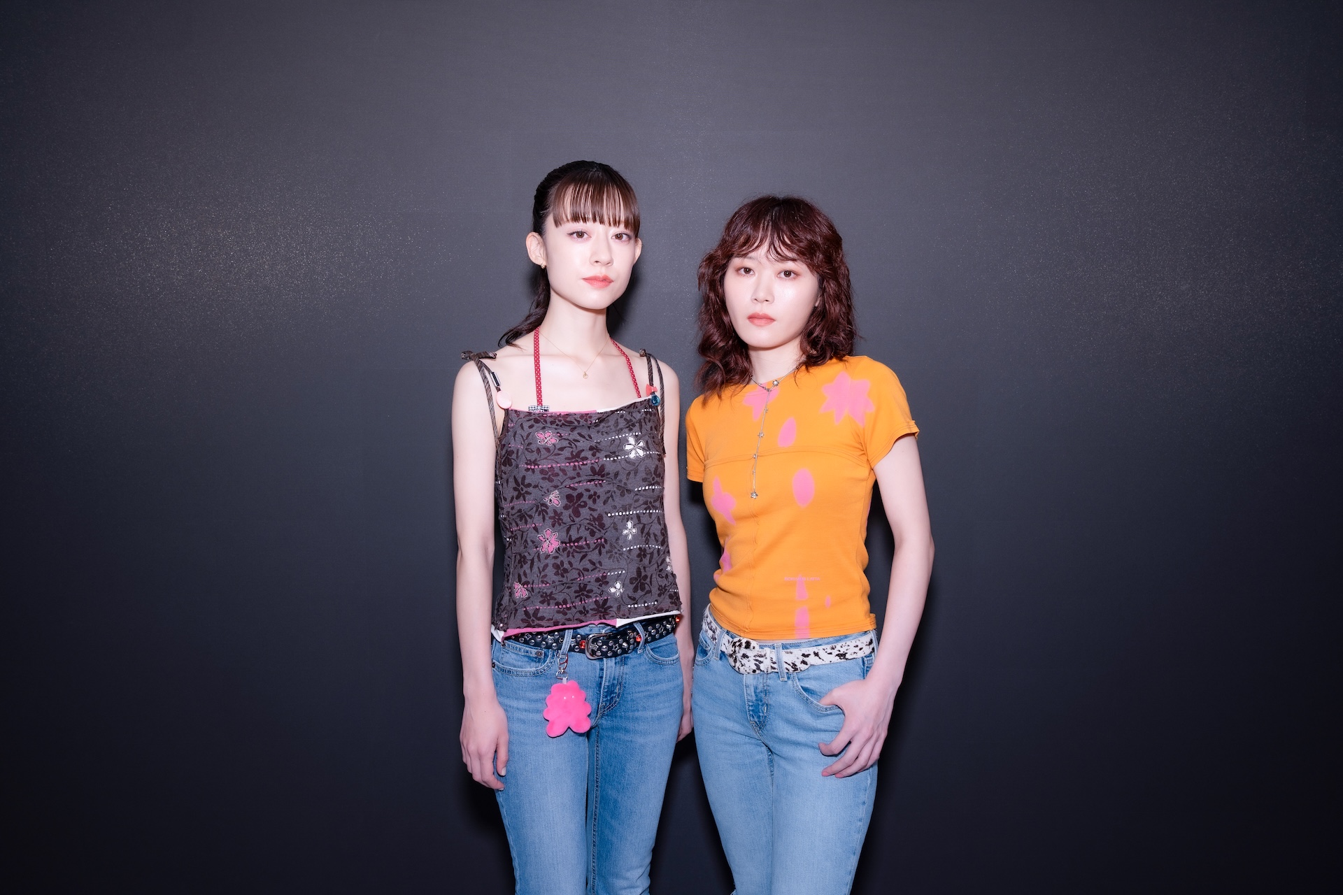 羊文學首次登上金曲獎舞台演出，演唱《咒術迴戰》片尾曲〈more than words〉掀起討論。（索尼音樂提供）