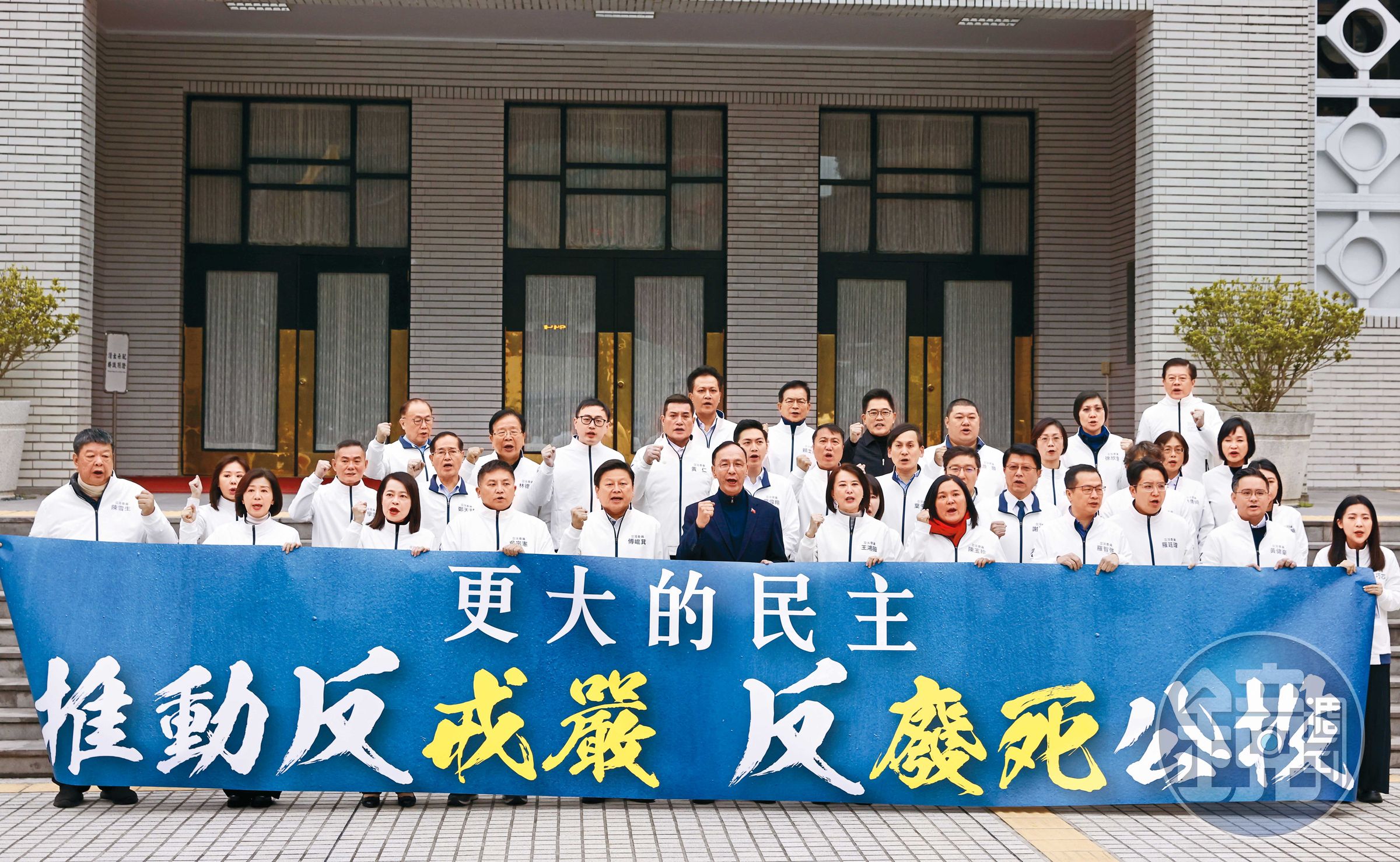 國民黨推動反廢死與反戒嚴公投,主要目的在反制綠營結合民團大罷免藍委,不是因為他們對全民公投有何堅定信仰和不變理念!