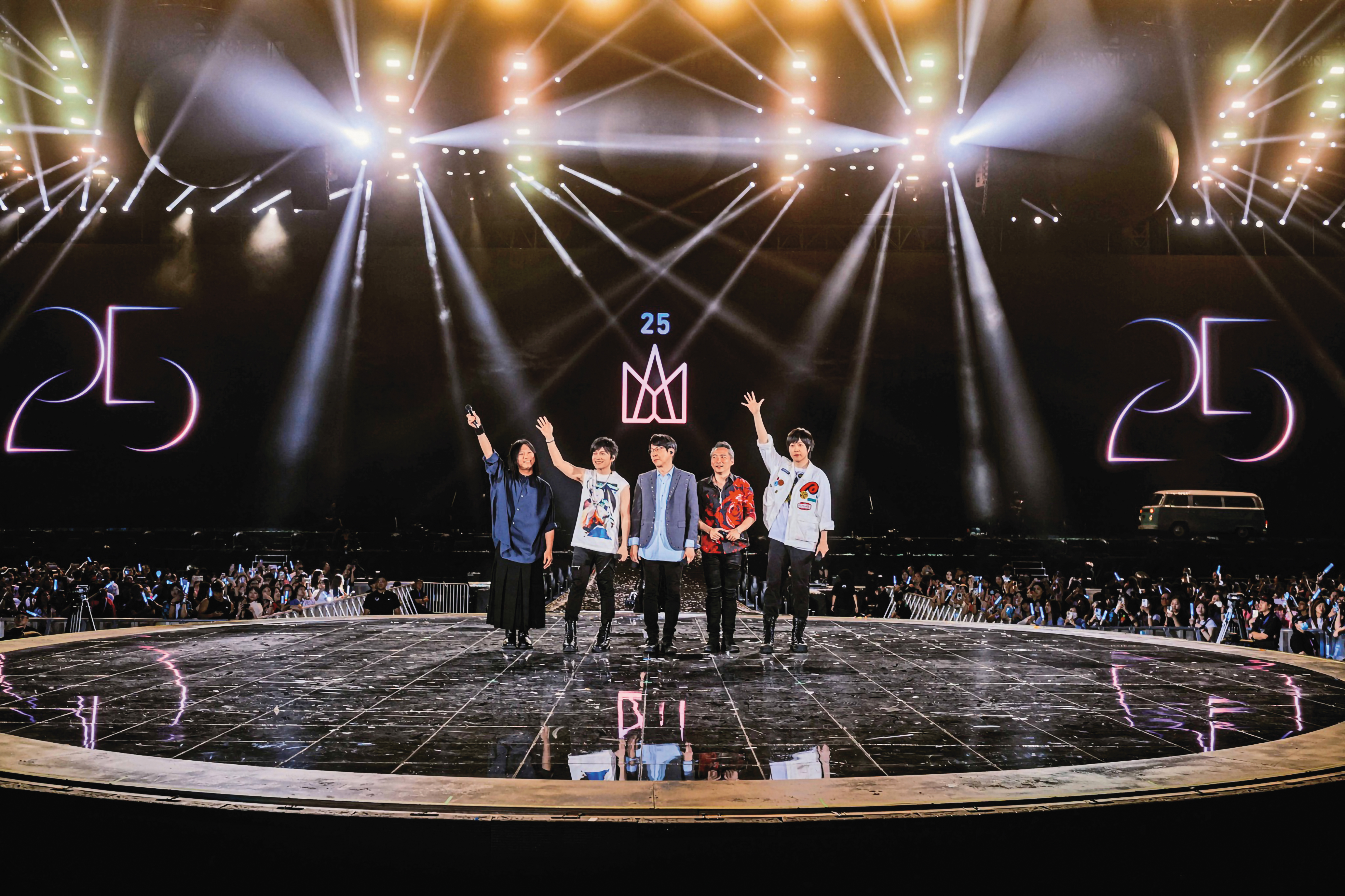 五月天從2006年開始與香港歌迷的「五月之約」，今年邁入第20年，在全新的啟德主場館演出。（翻攝自相信音樂臉書）