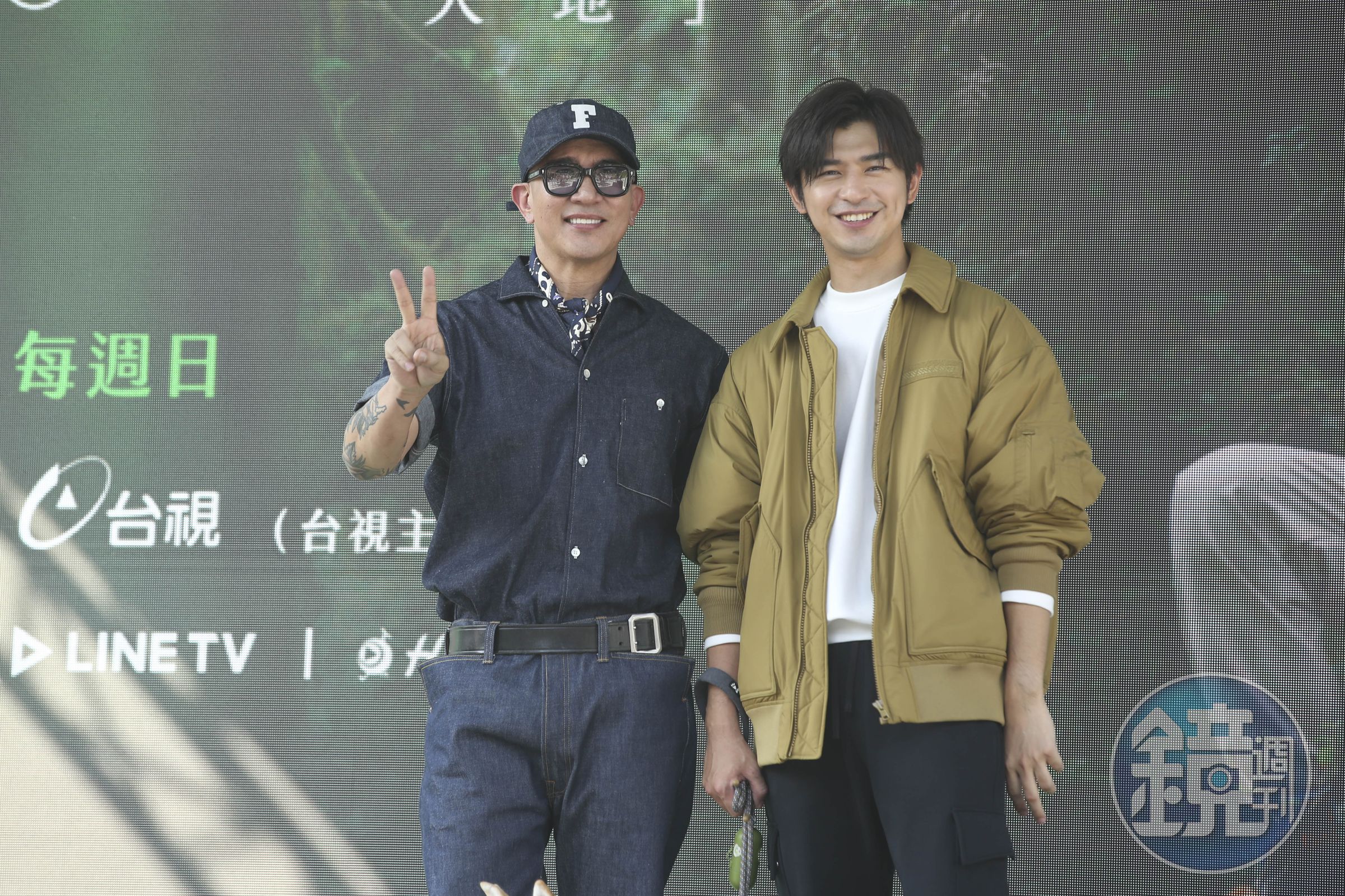 具俊曄驚喜現身《極島森林2》首映記者會,與陳柏霖合影。