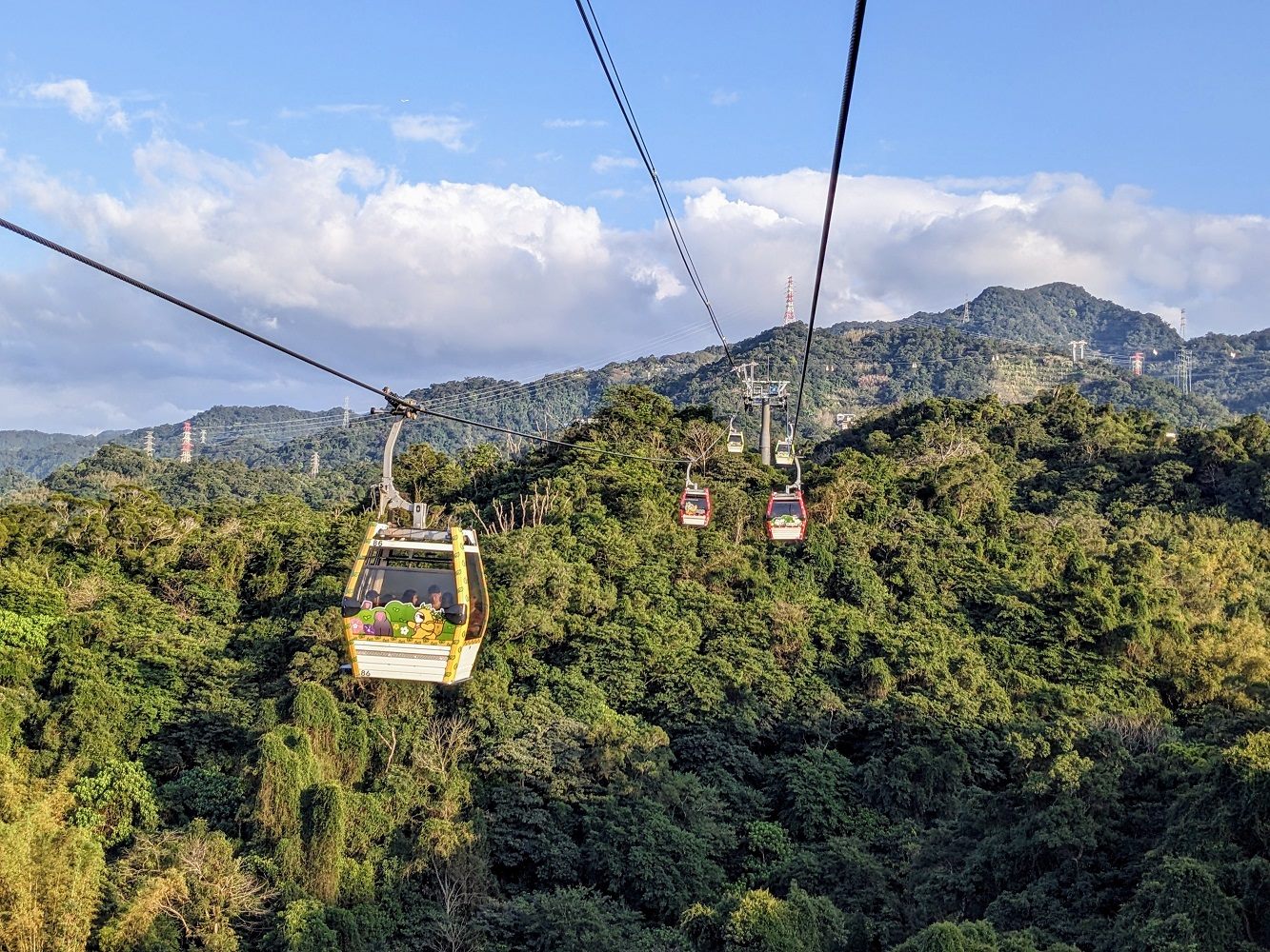 貓空纜車3月3日起改為以單次票計算，每人每次票價180元，一日票每張300元。（北捷提供）
