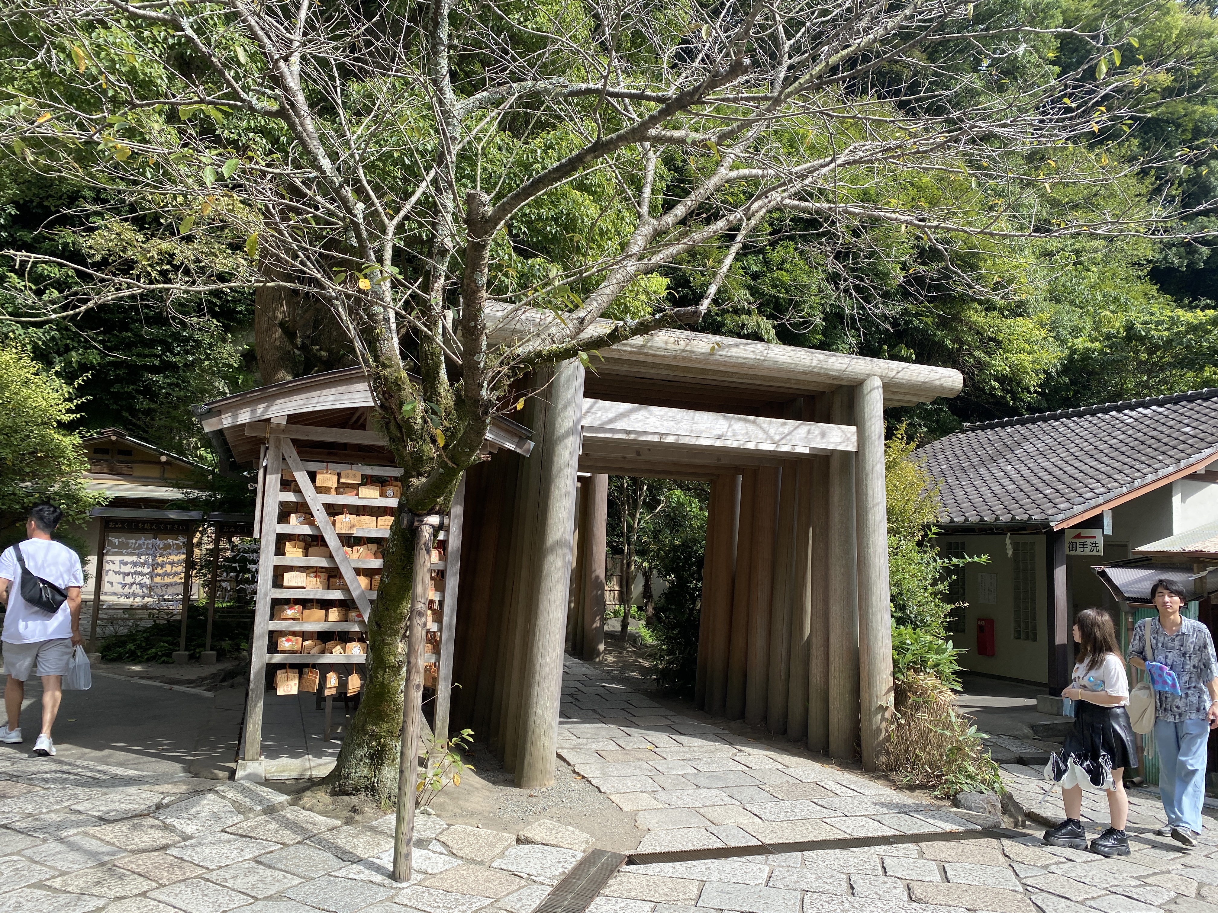 宇賀福神社內還有幾個小型神宮可以參拜。
