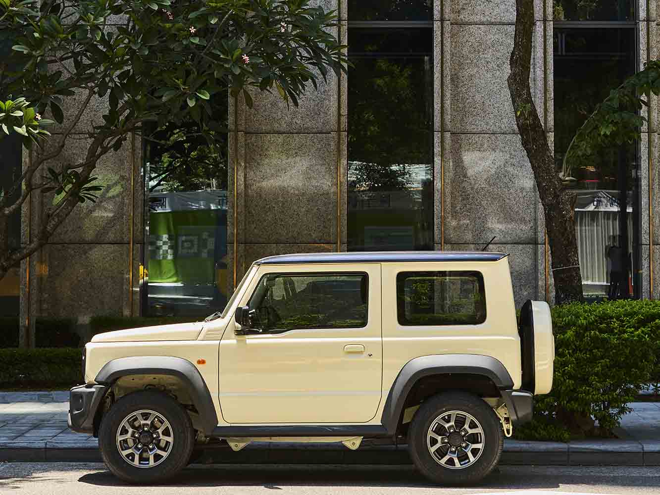 鏡車試駕/荒野新競界　SUZUKI Jimny