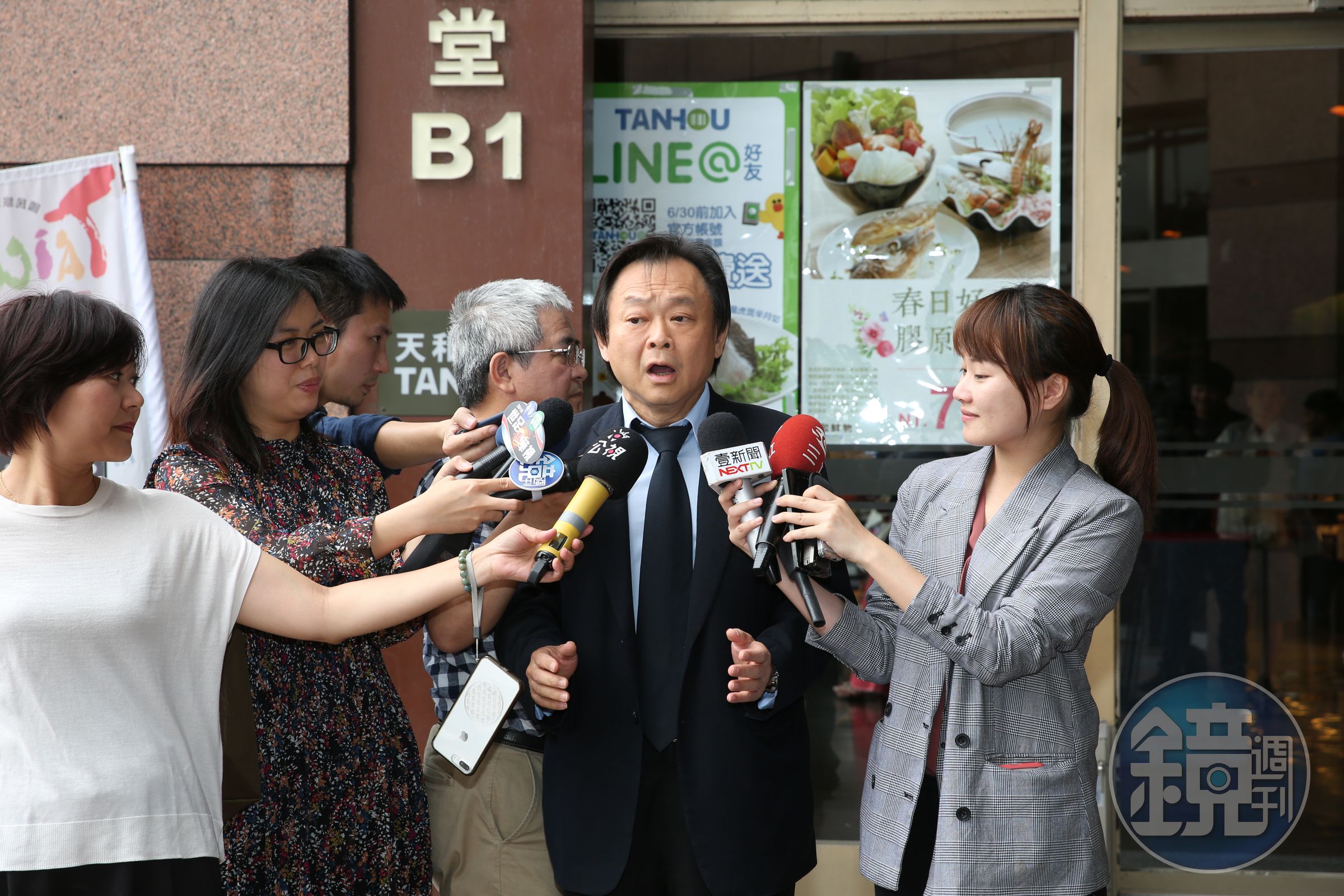 黃國昌被爆曾叫狗仔偷拍柯文哲一事，王世堅感嘆世風日下，「竟然連尊師重道都不懂」。（本刊資料照）
