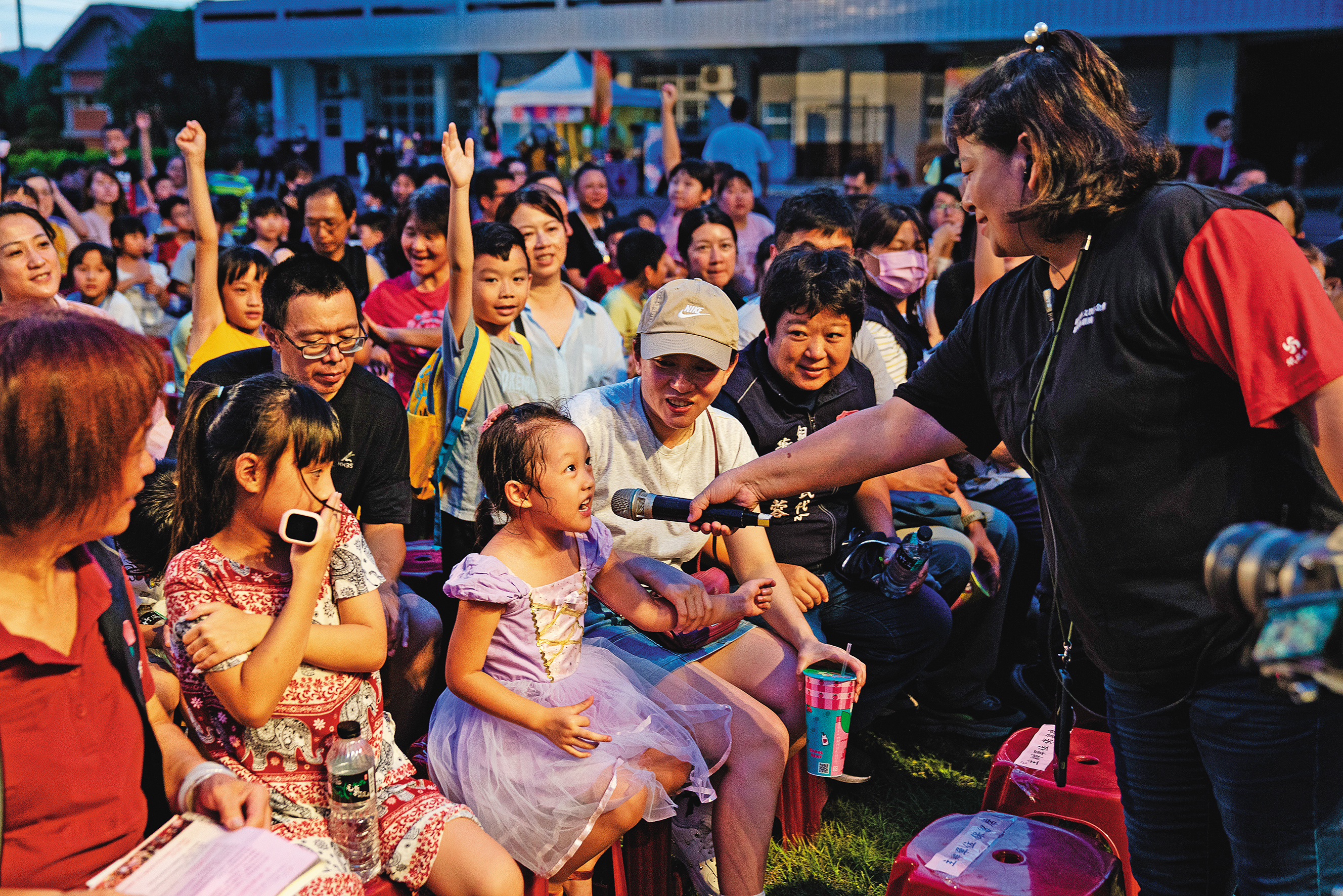 孩子的熱情互動及笑聲,是支持紙風車團隊堅持的動力。(紙風車提供)