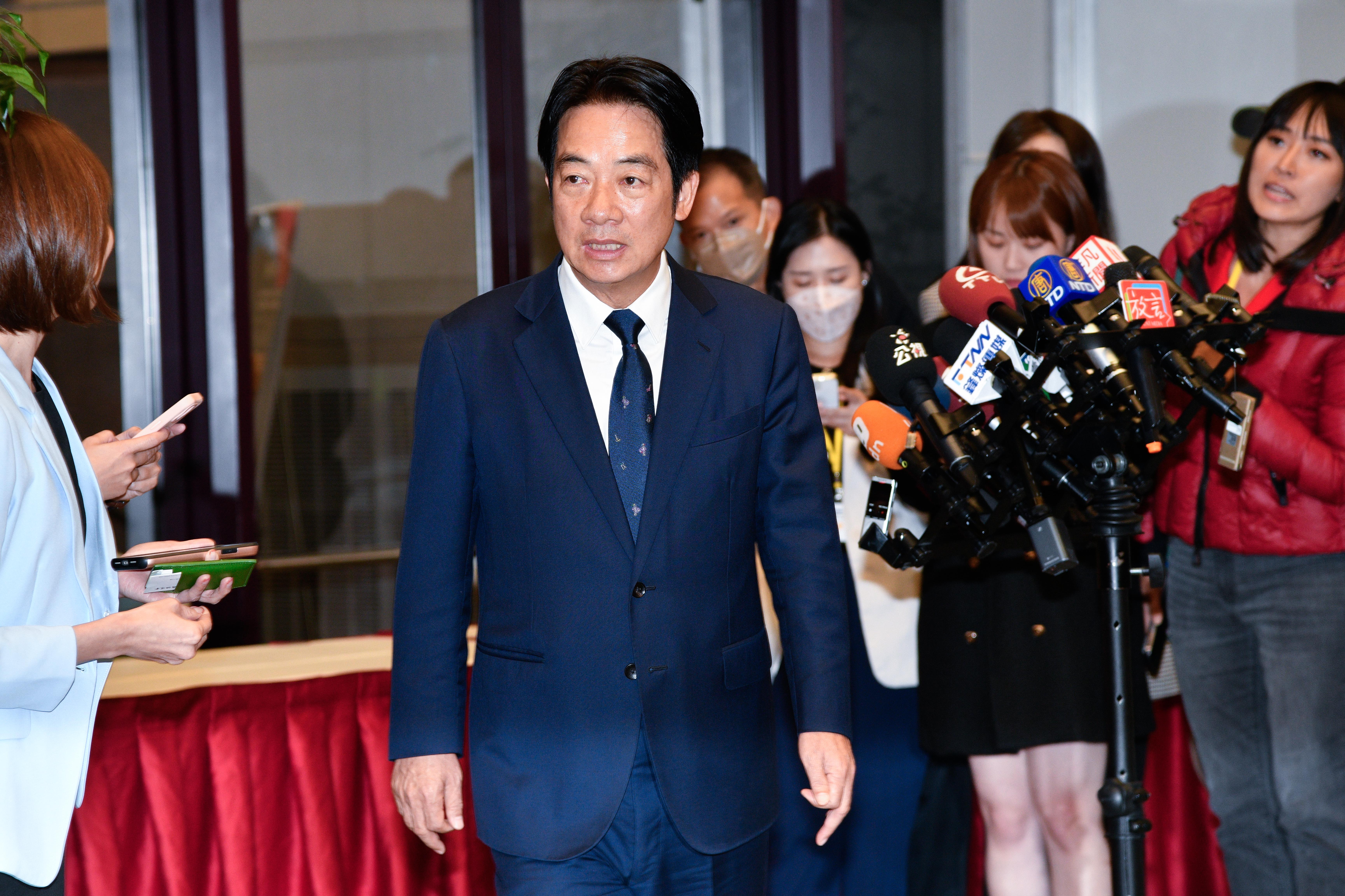 賴清德萬里的老家涉違建爭議，他表示未收違建通知，但新北市工務局稱其老家確為違建。