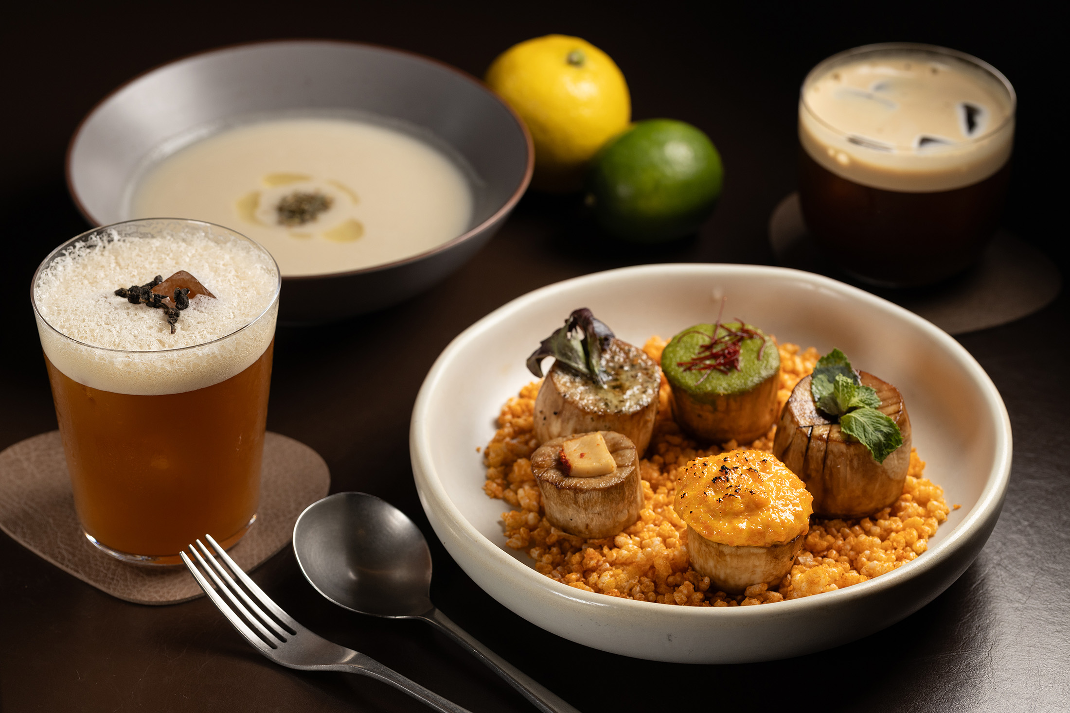 位於台北富錦街的「雲川水月蔬食餐酒館」，以「創造出蘊含亞洲風味的當代蔬食料理，味道優雅細緻，同時保留蔬菜的本真滋味」，在2025年入選米其林指南必比登推薦餐廳。