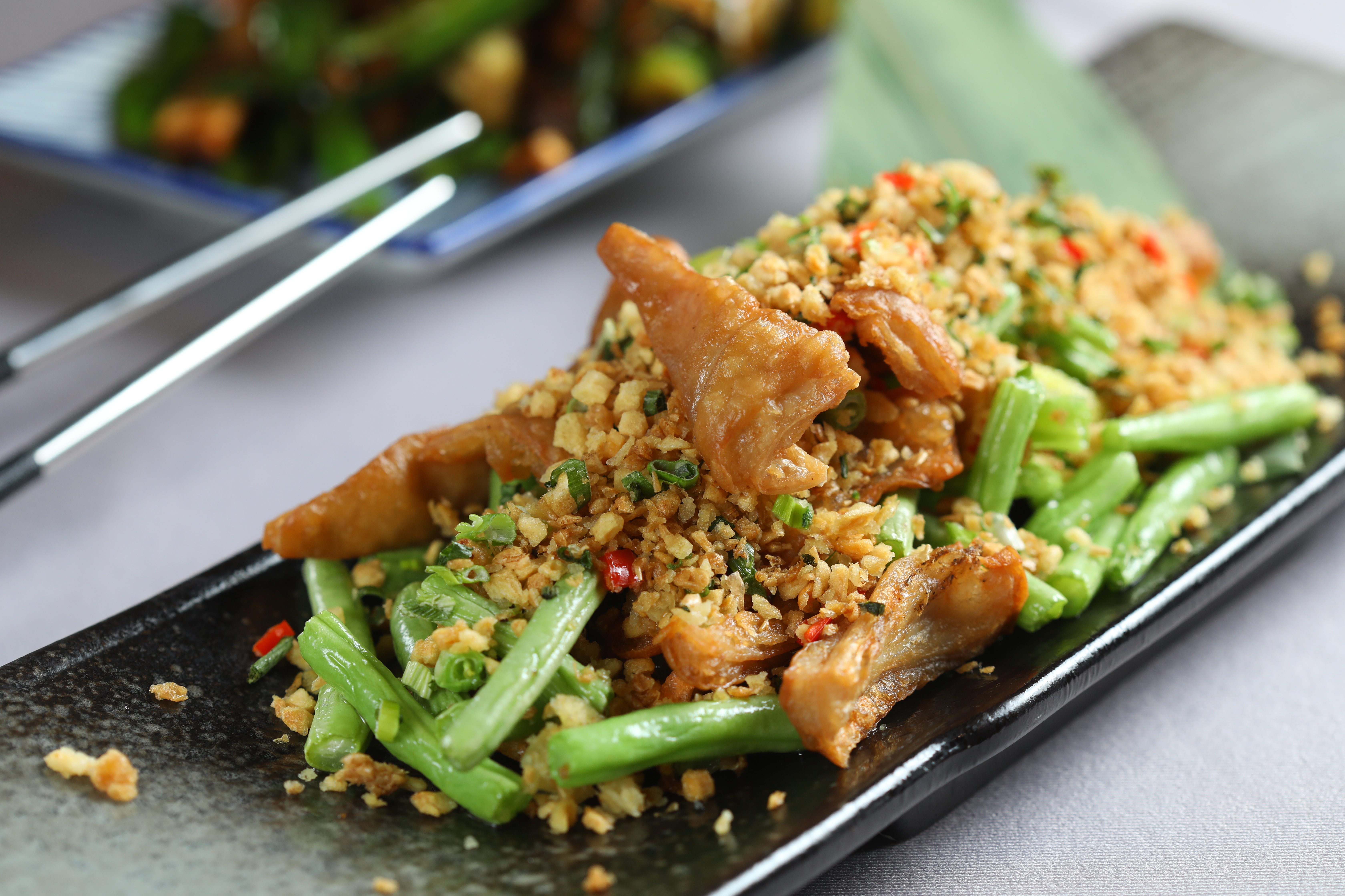 「乾扁酥肥腸」肥厚的大腸炸至外酥內軟，非常下酒。（260元／份）