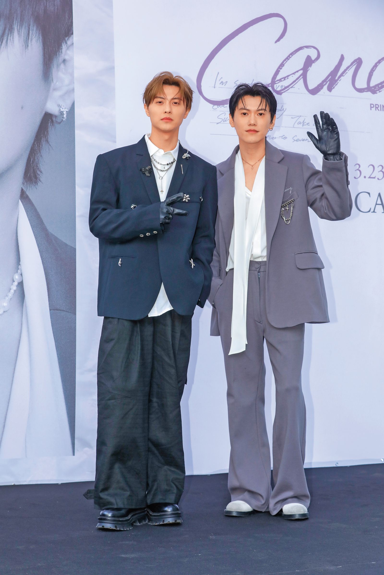 王子（左）多年來獨自扛起債務，還要照顧毛弟（右）跟媽媽