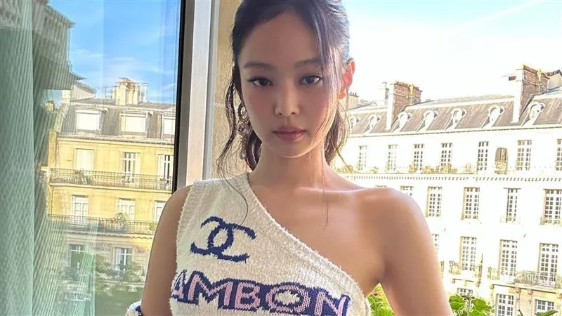 Jennie遭爆拿下中國一線男星。（翻攝自Jennie IG）