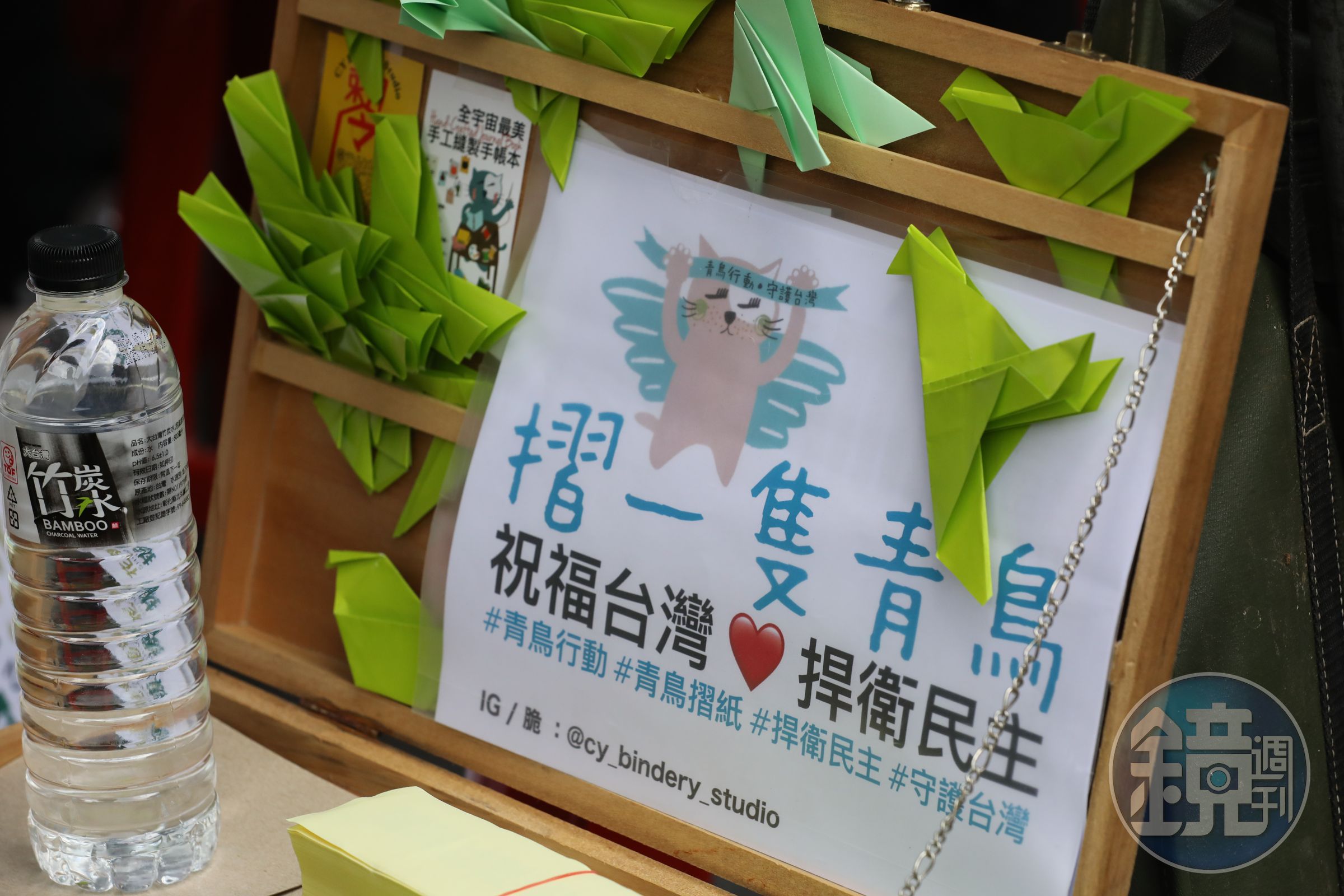 政院提出的國會改革修法覆議案遭到否決,立院外的青鳥行動仍在進行。