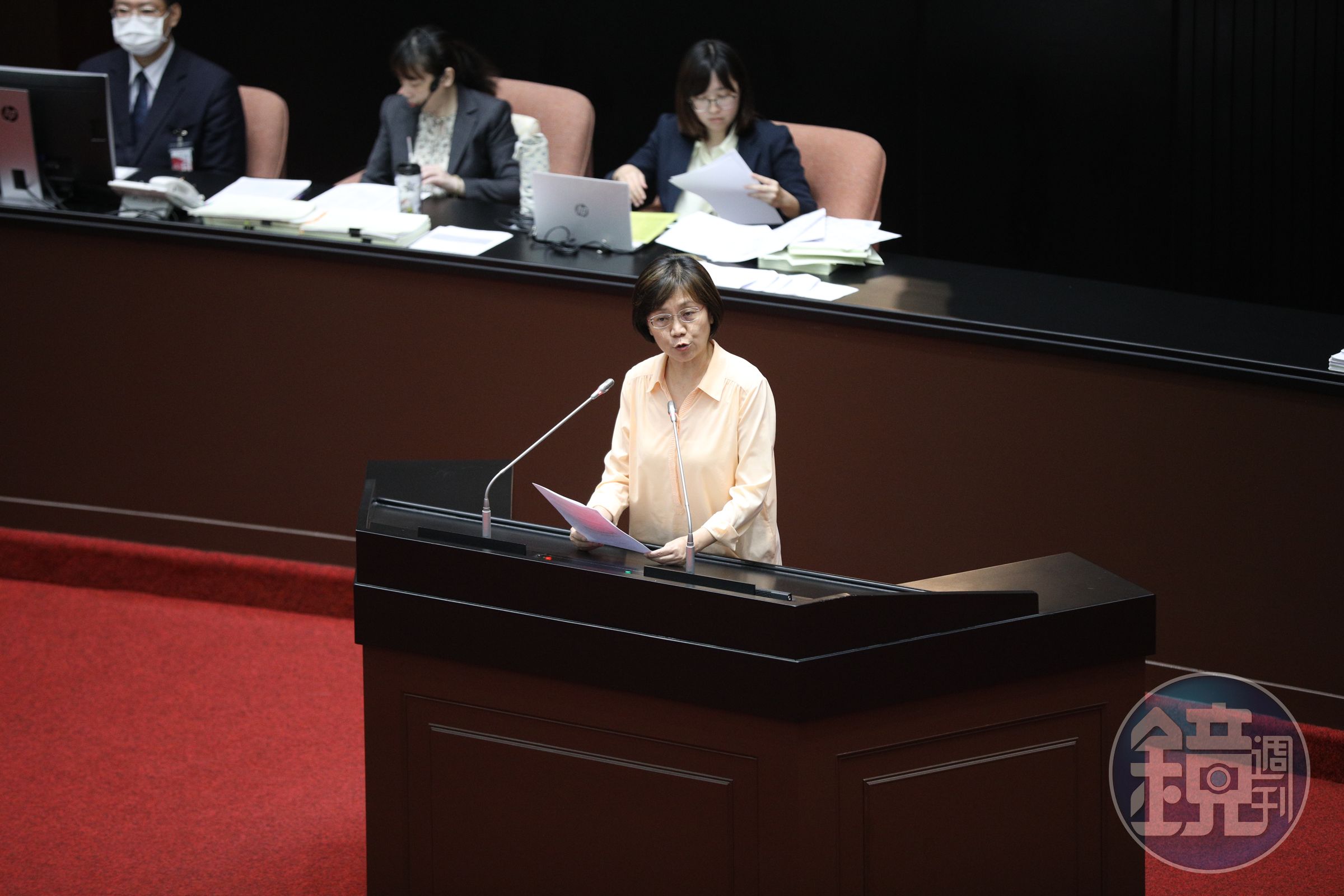翁曉玲今在立法院重砲批評行政院,針對死刑釋憲案也稱「大法官的解釋未必能夠完全拘束立法院」。(本刊資料照)