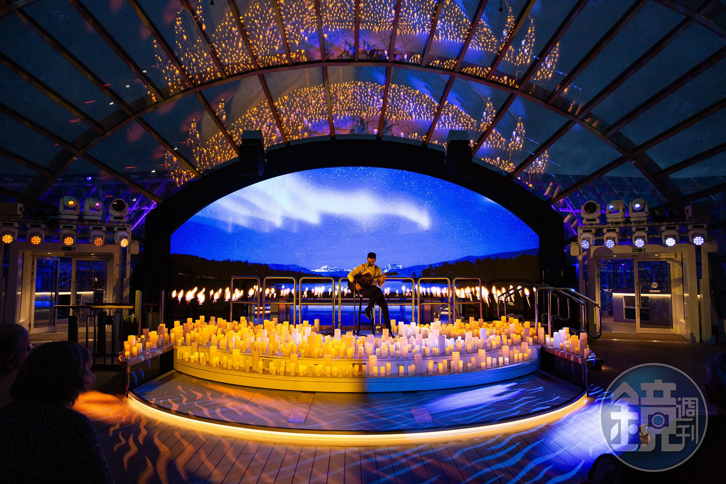 白天是空中花園、夜晚變身劇場的The Dome,以海洋與星空為背景,打造星辰公主號最具代表性的夜間演出。
