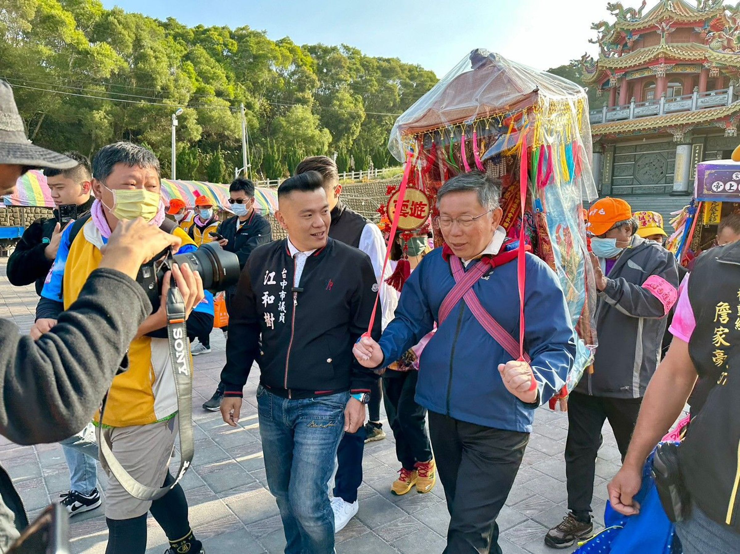 江和樹公開與柯文哲合照並發聲，針對一審判決提出質疑，相關言論引發社會關注。（翻攝自臉書／江和樹）