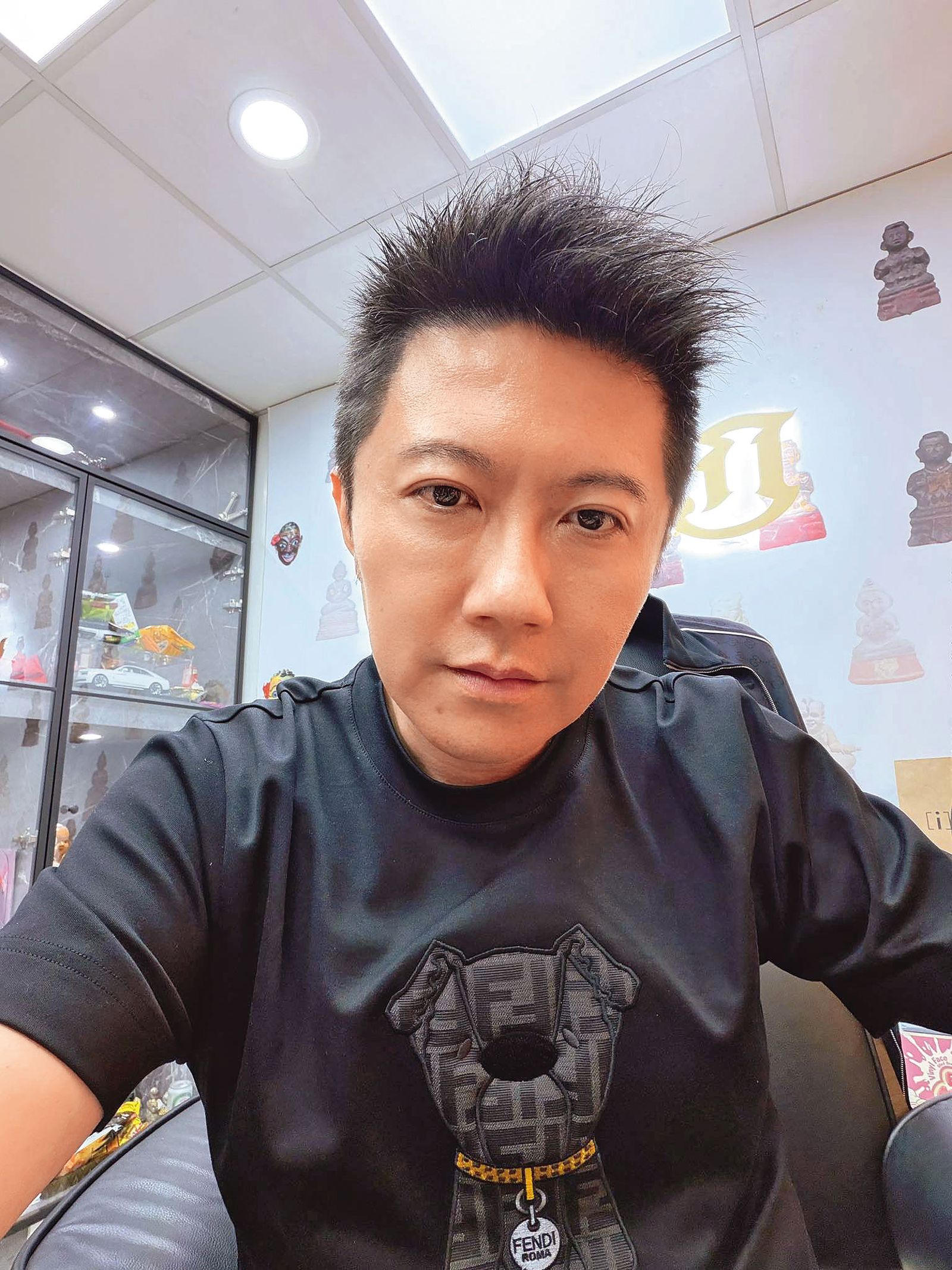 網紅賓賓哥遭控假公益之名坑殺粉絲，斂財金額破億元。（翻攝賓賓哥臉書）