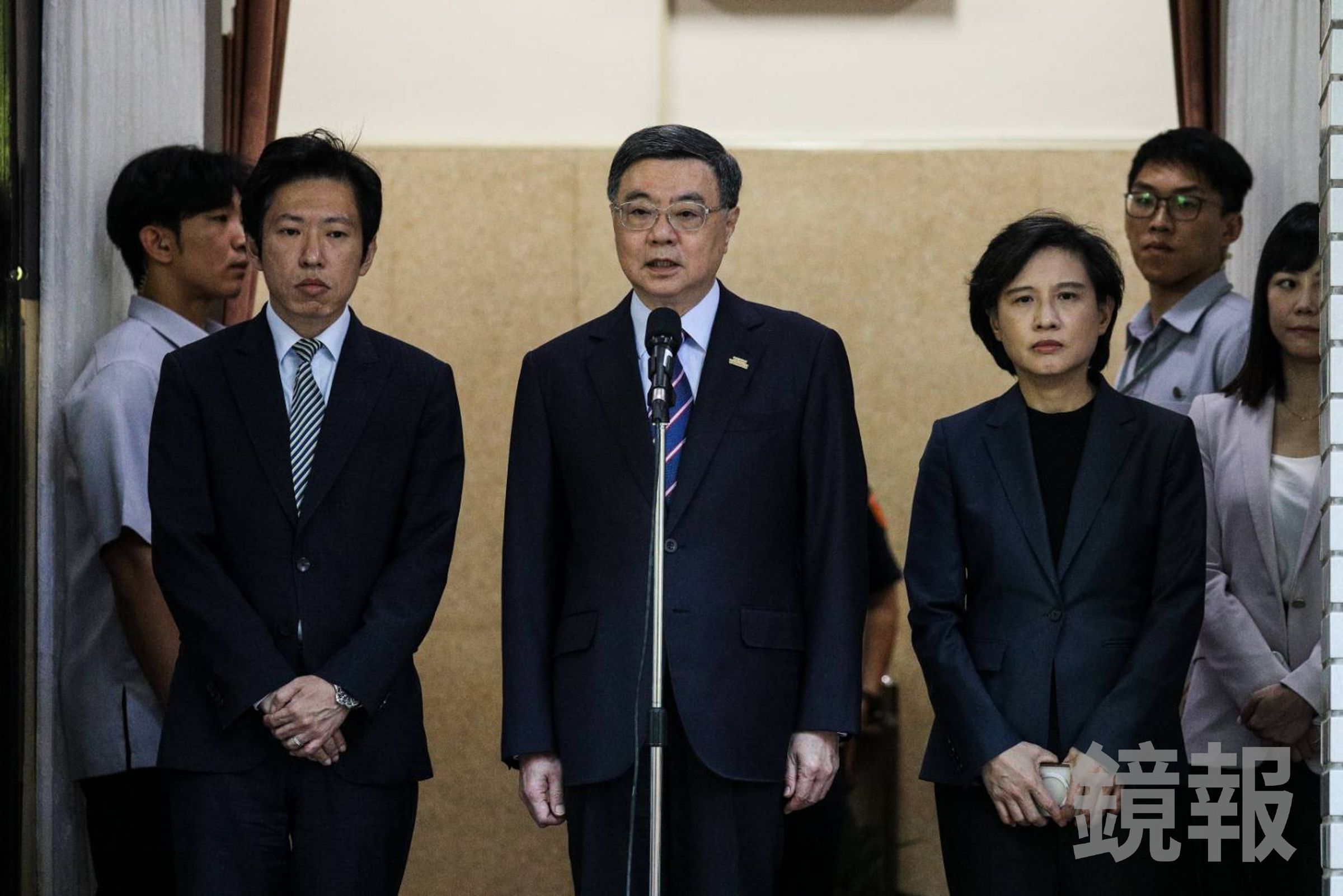 面對館長的「驚語」，卓榮泰今日表示，「法律必須對他提出應該有的制裁，這是政府的態度。」（鏡報鄒保祥）