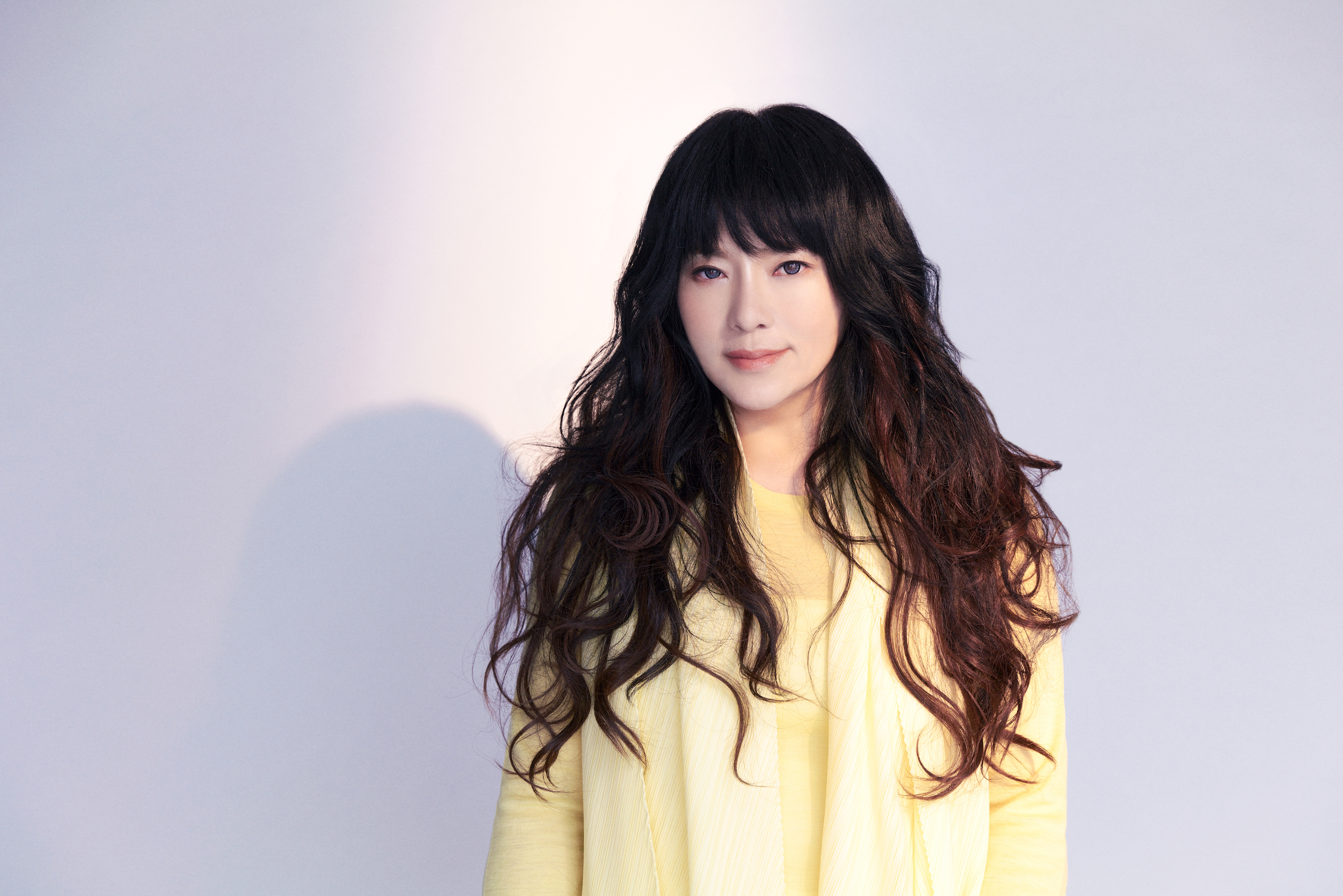 占星專家唐綺陽的學弟是電影《啵me之我的青春住了鬼》的監製，在學弟力邀下為該片演唱電影主題曲。（風暴國際提供）