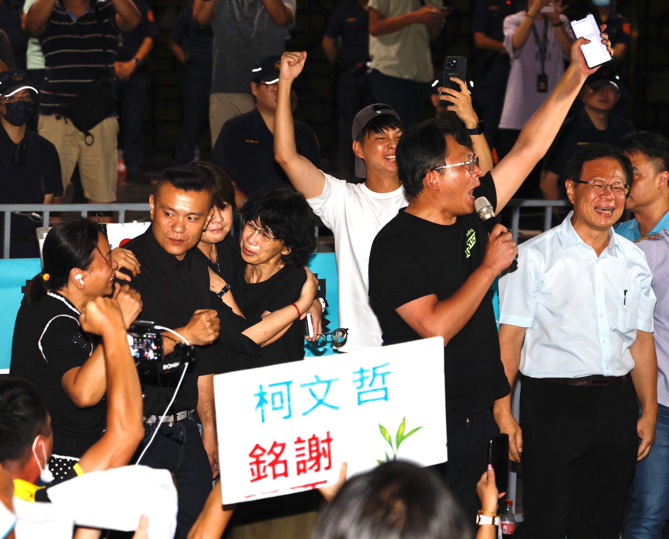 小笠原欣幸稱,目前民眾黨剩10%鐵粉支持。