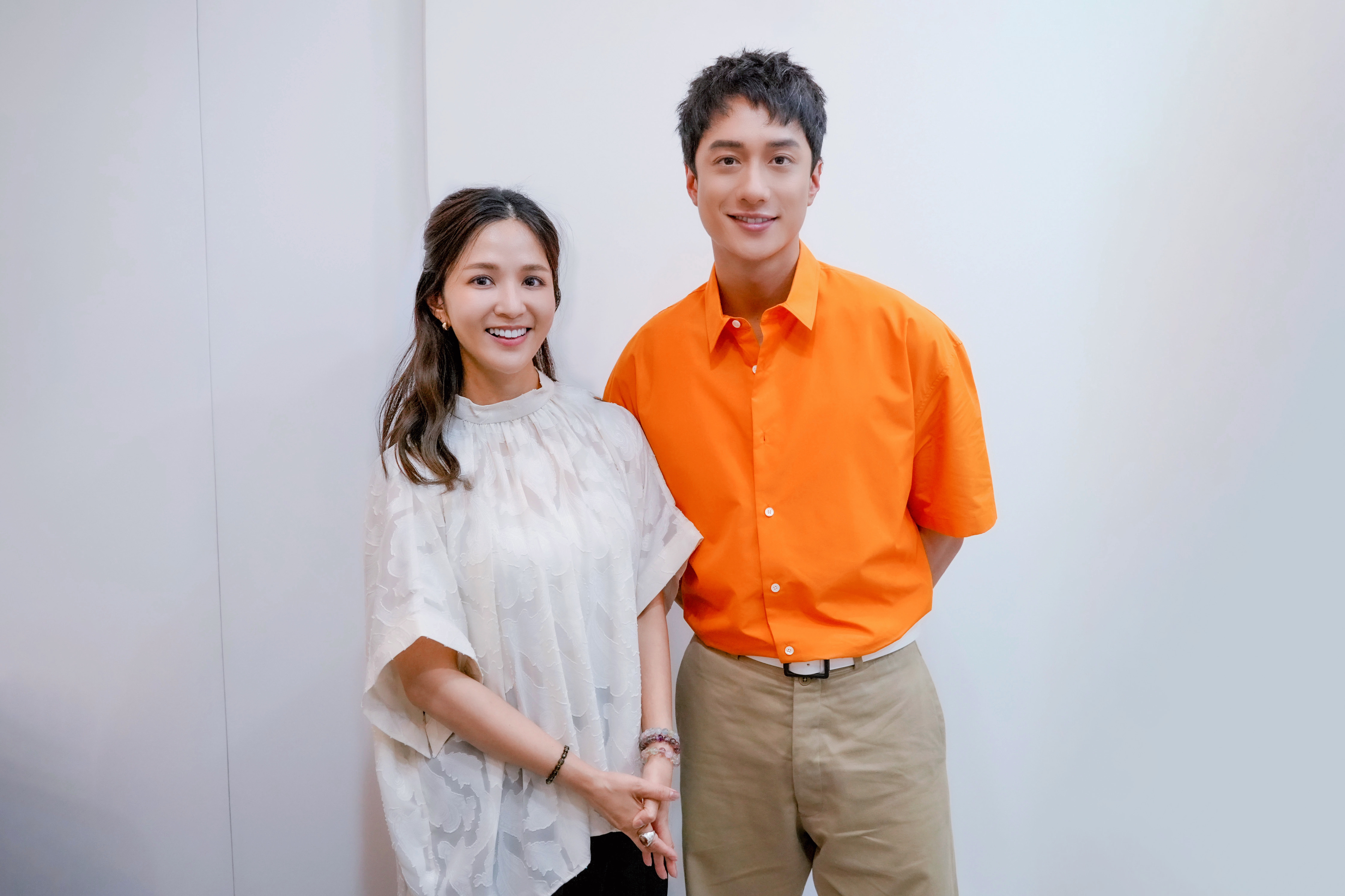 港星劉俊謙帶來最新電影作品《我在這裡等你》，接受POP Radio「POP有夠靚」主持人吳怡霈專訪。（POP Radio提供）