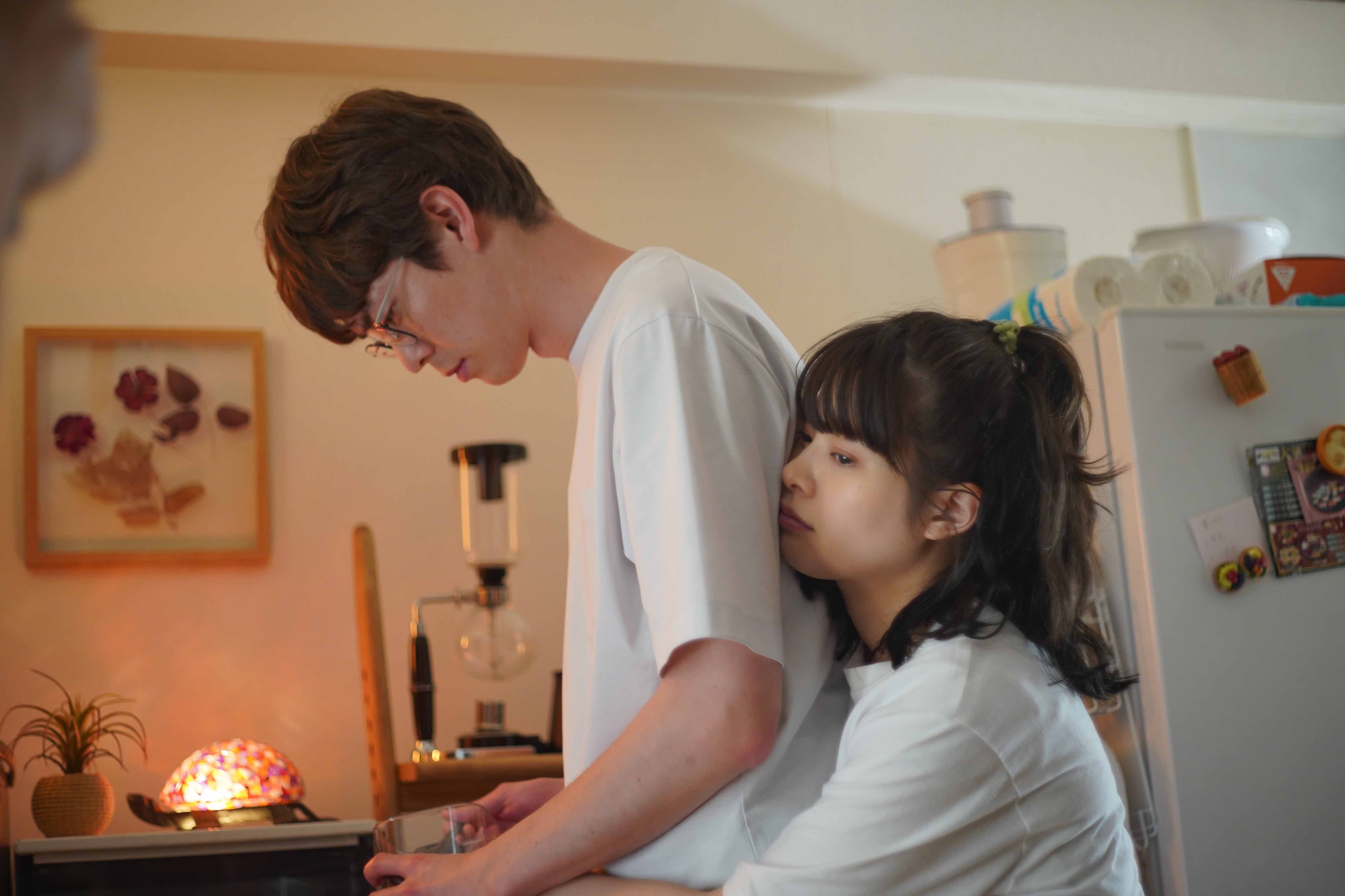 《佐藤妻夫物語》由岸井雪乃（右）和宮澤冰魚（左）主演。（天馬行空提供）