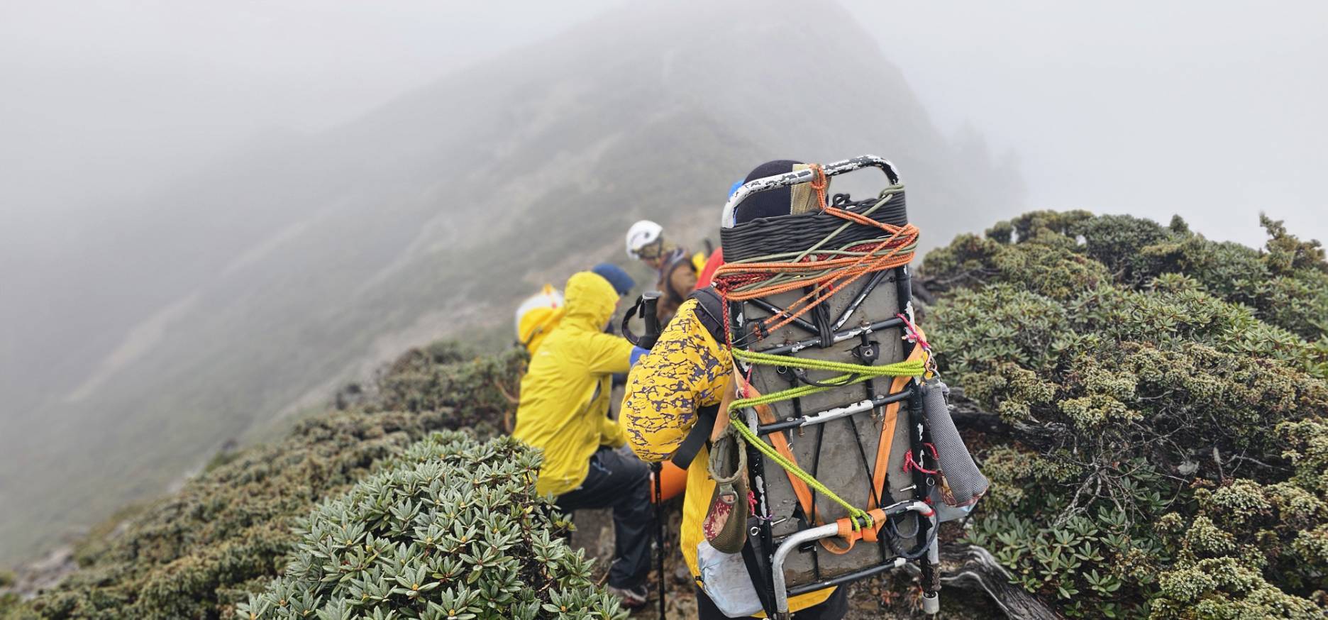 一名62歲退休校長在挑戰玉山後四峰期間失聯，尋獲已沒有生命跡象。（高雄市消防局提供）