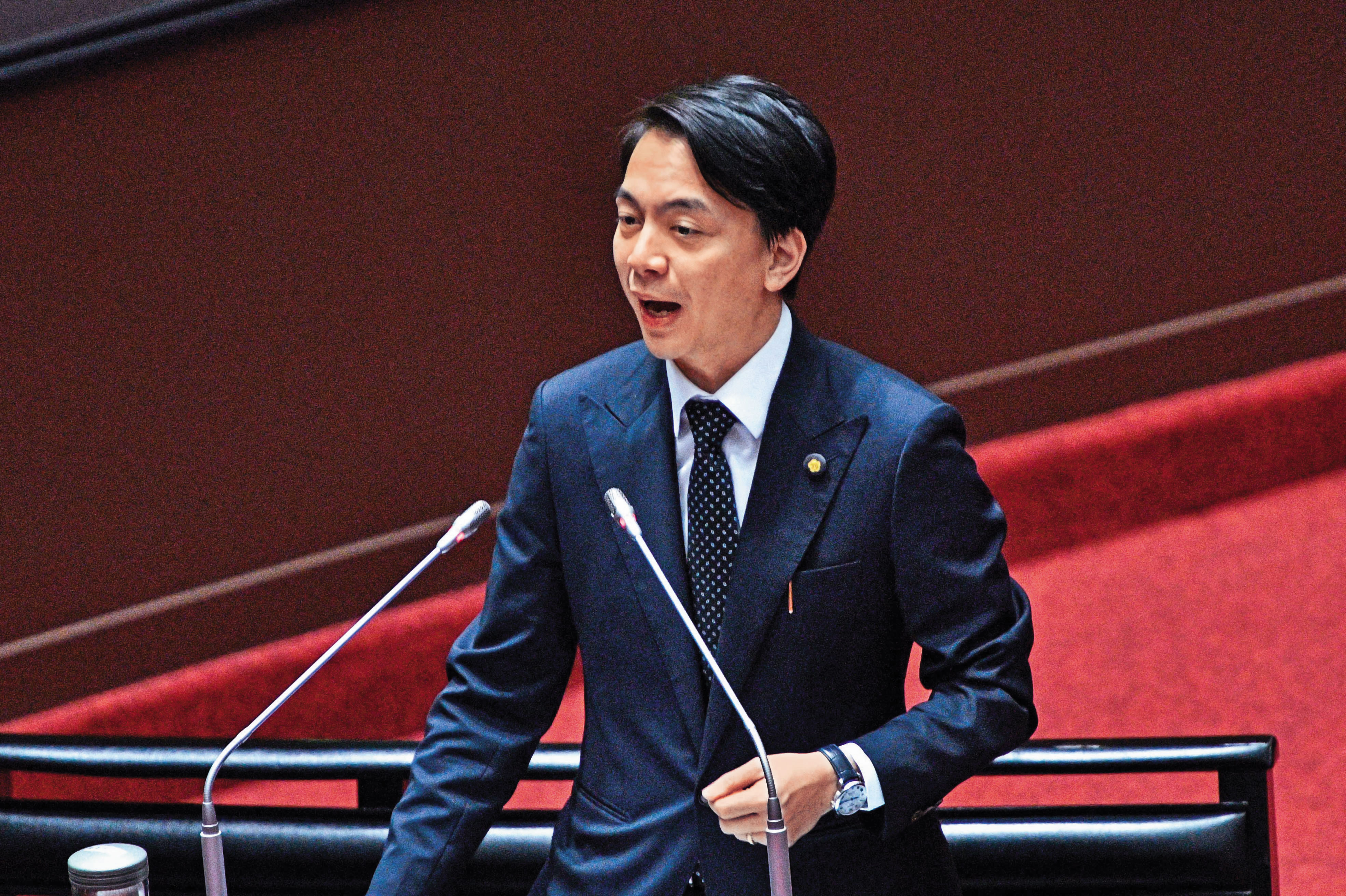 牛煦庭首度參選就當選立委,政治前途被看好,卻捲入SOGO案爭議。(鏡報李智為)